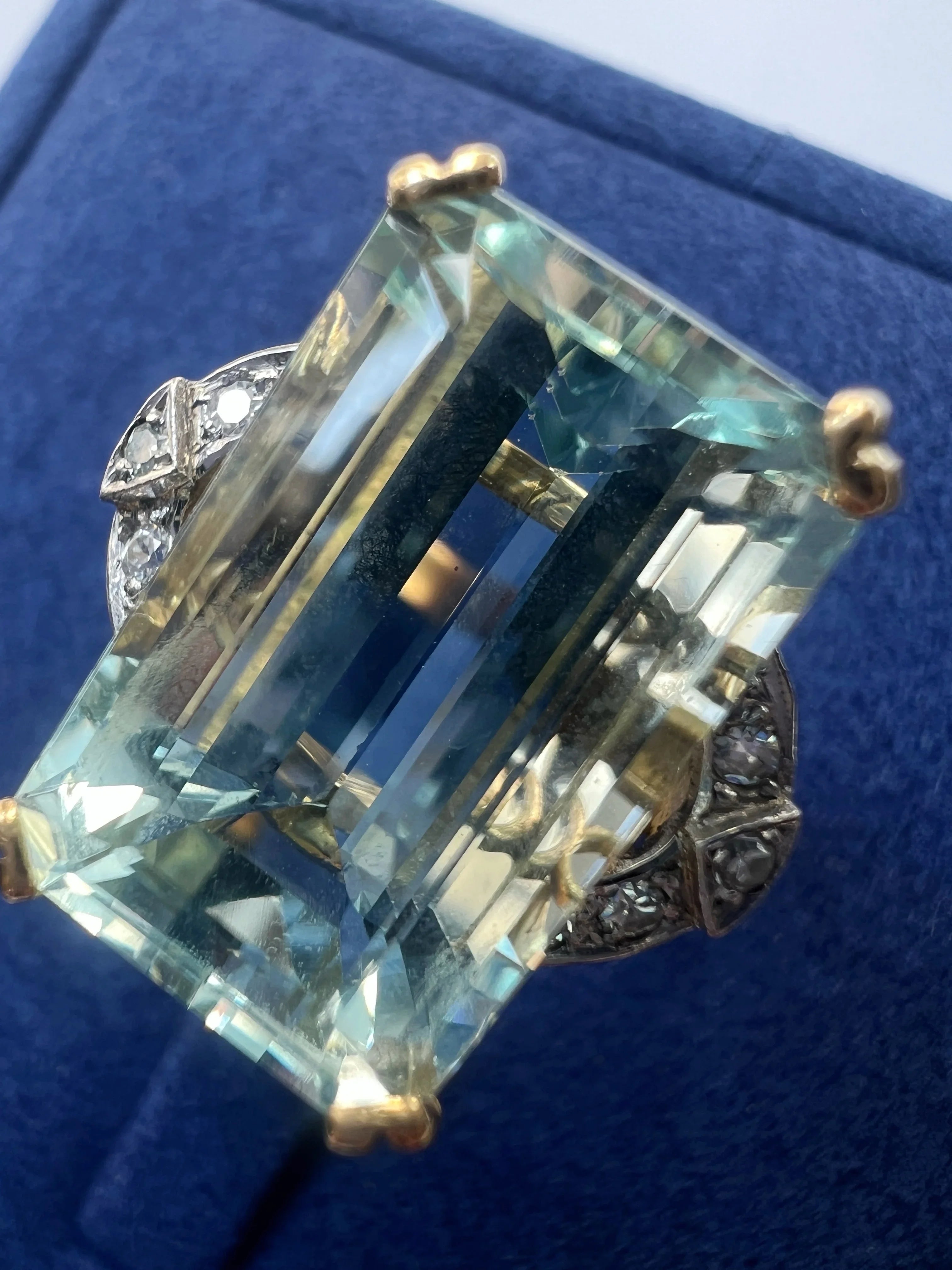 Important 18K gold 12ct Emerald-Cut Aquamarine Cocktail Ring