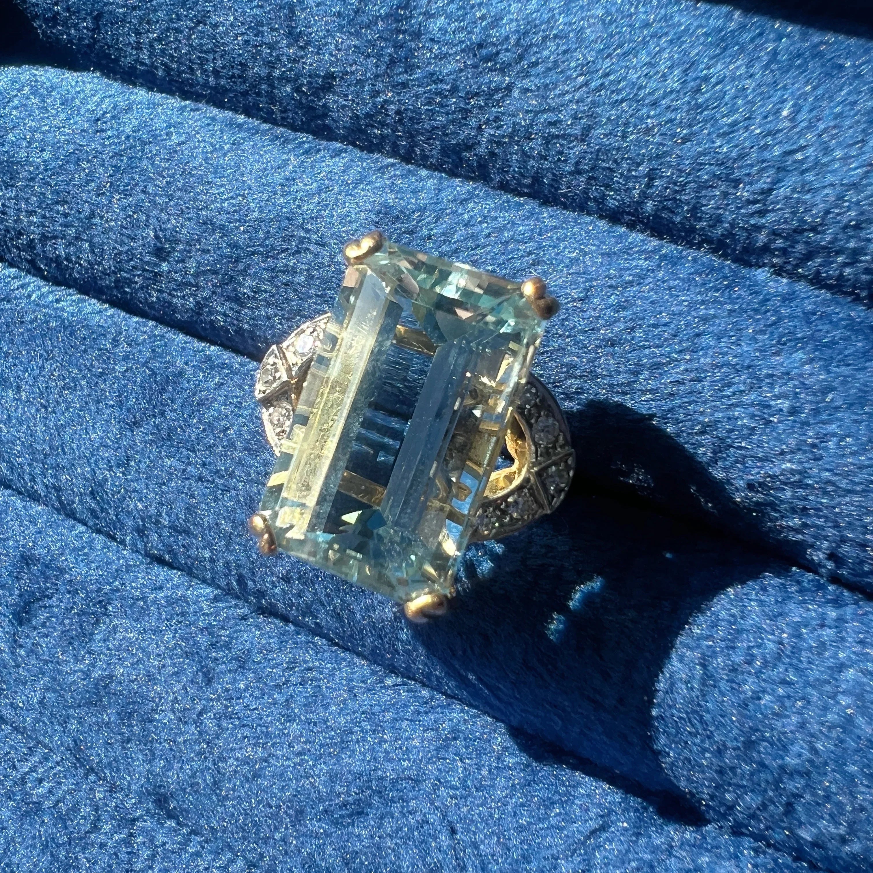 Important 18K gold 12ct Emerald-Cut Aquamarine Cocktail Ring