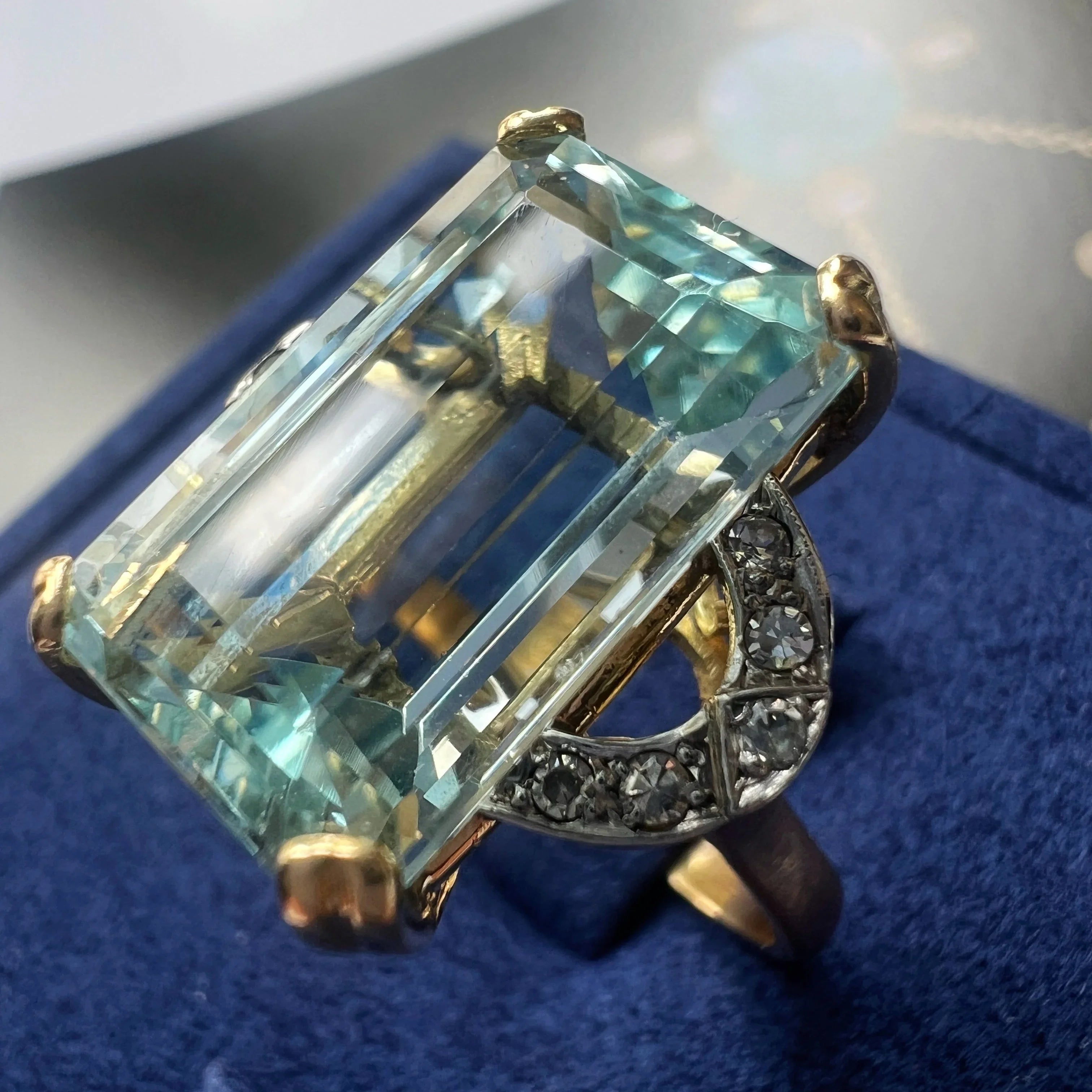 Important 18K gold 12ct Emerald-Cut Aquamarine Cocktail Ring