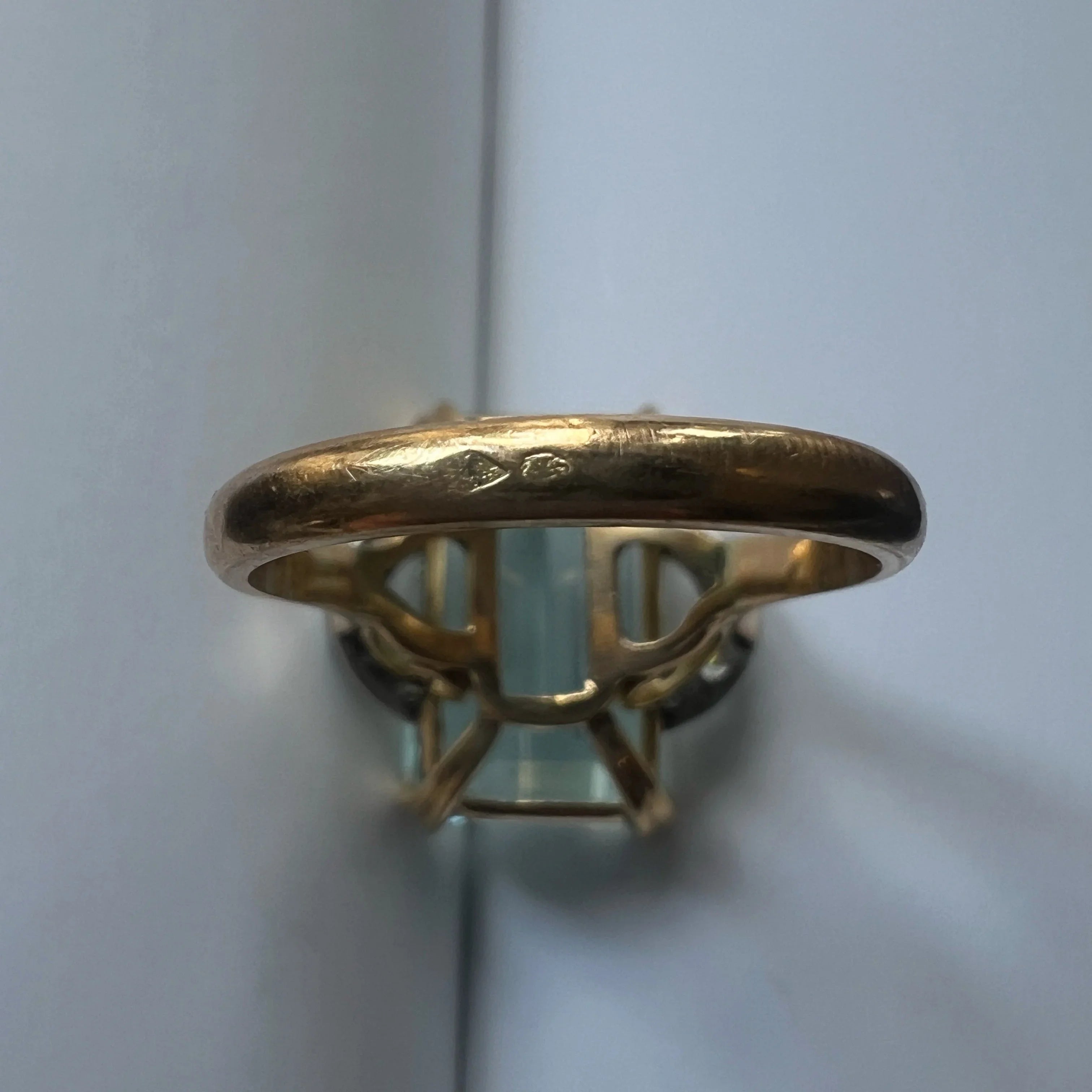 Important 18K gold 12ct Emerald-Cut Aquamarine Cocktail Ring