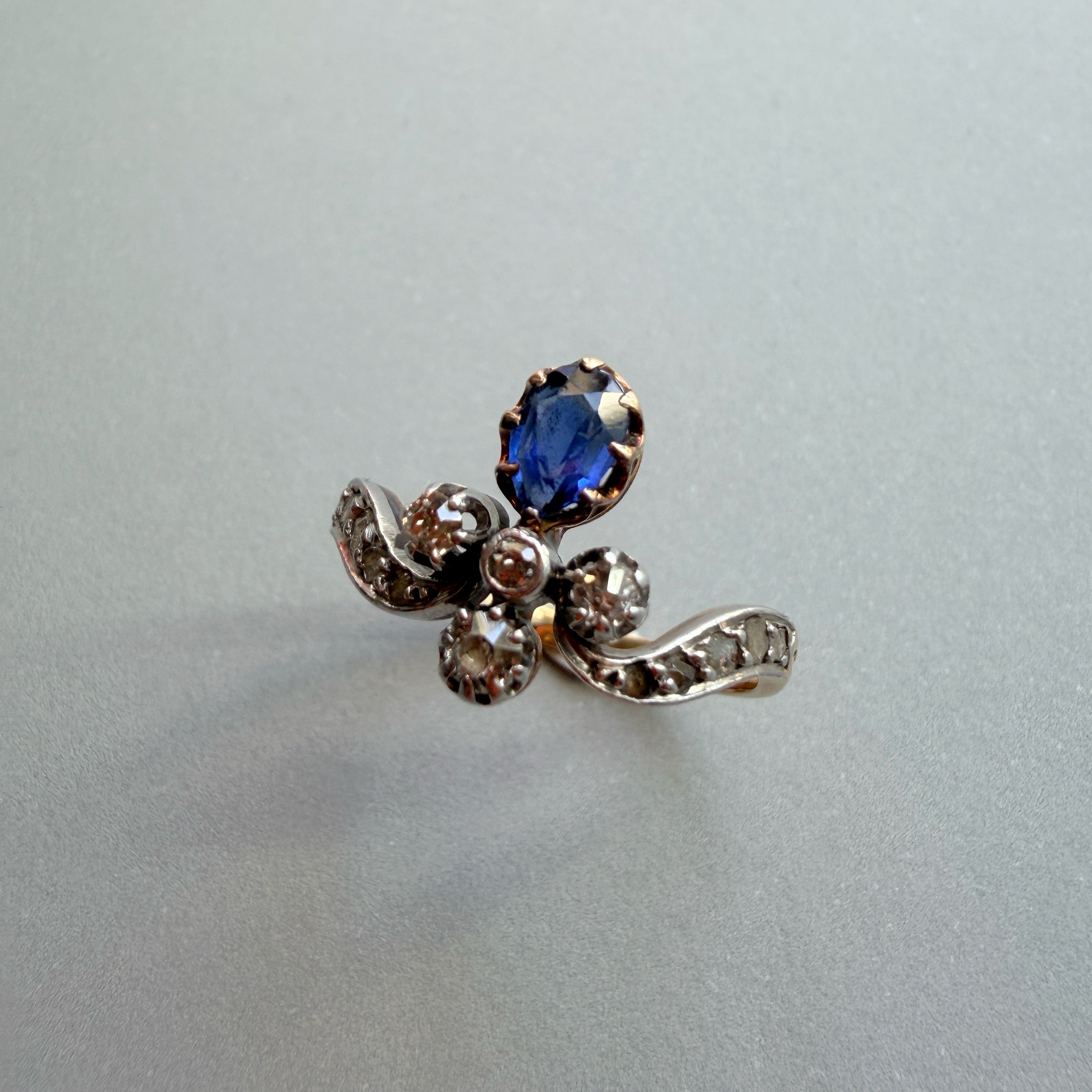 Victorian era 18K gold blue sapphire diamond duchess ring