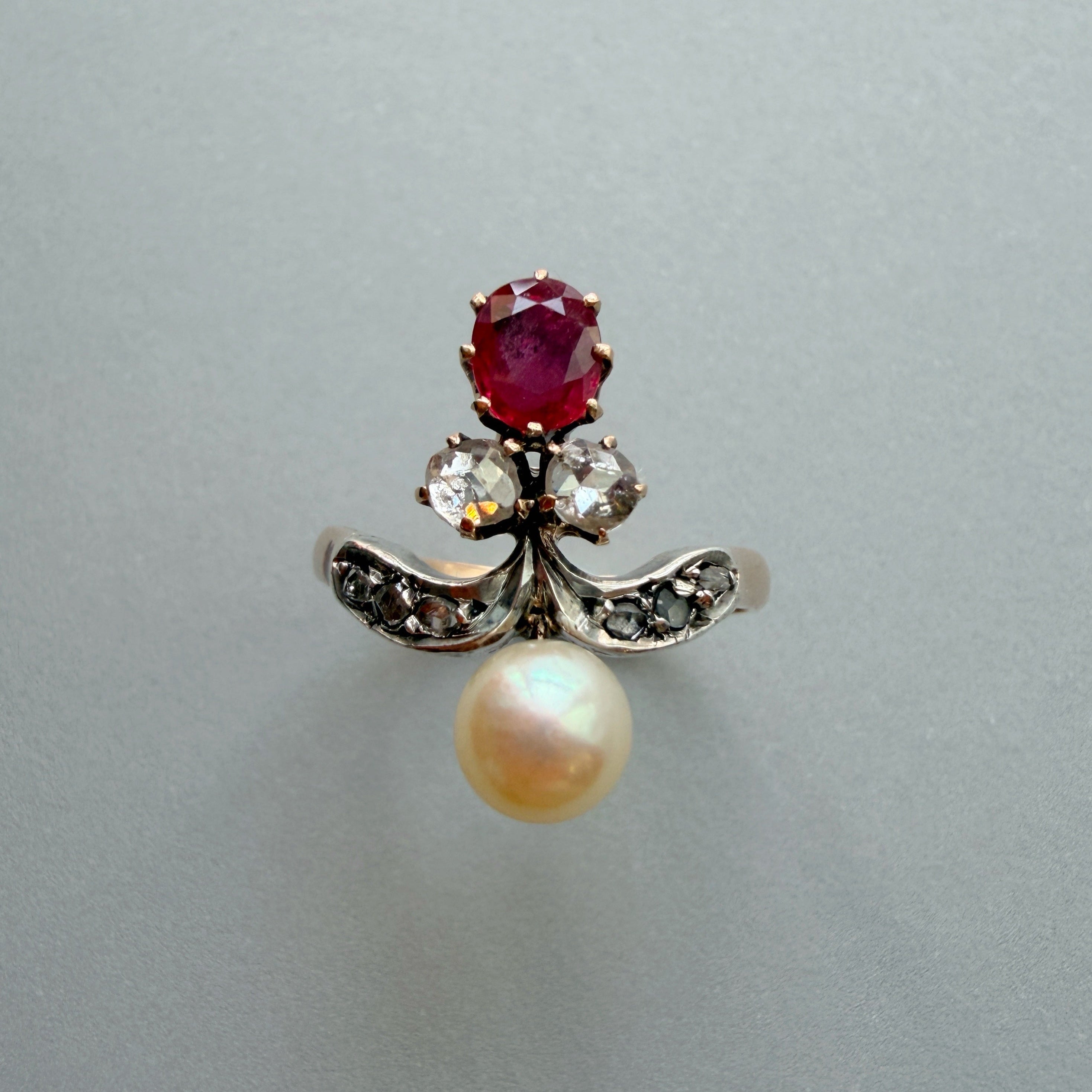 Victorian era 18K gold ruby pearl diamond duchess ring
