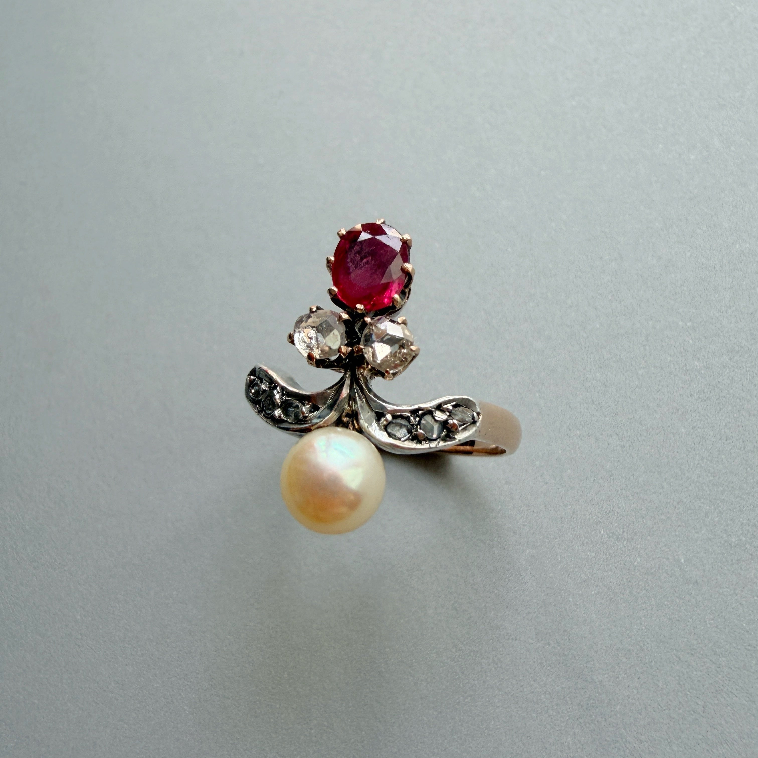 Victorian era 18K gold ruby pearl diamond duchess ring