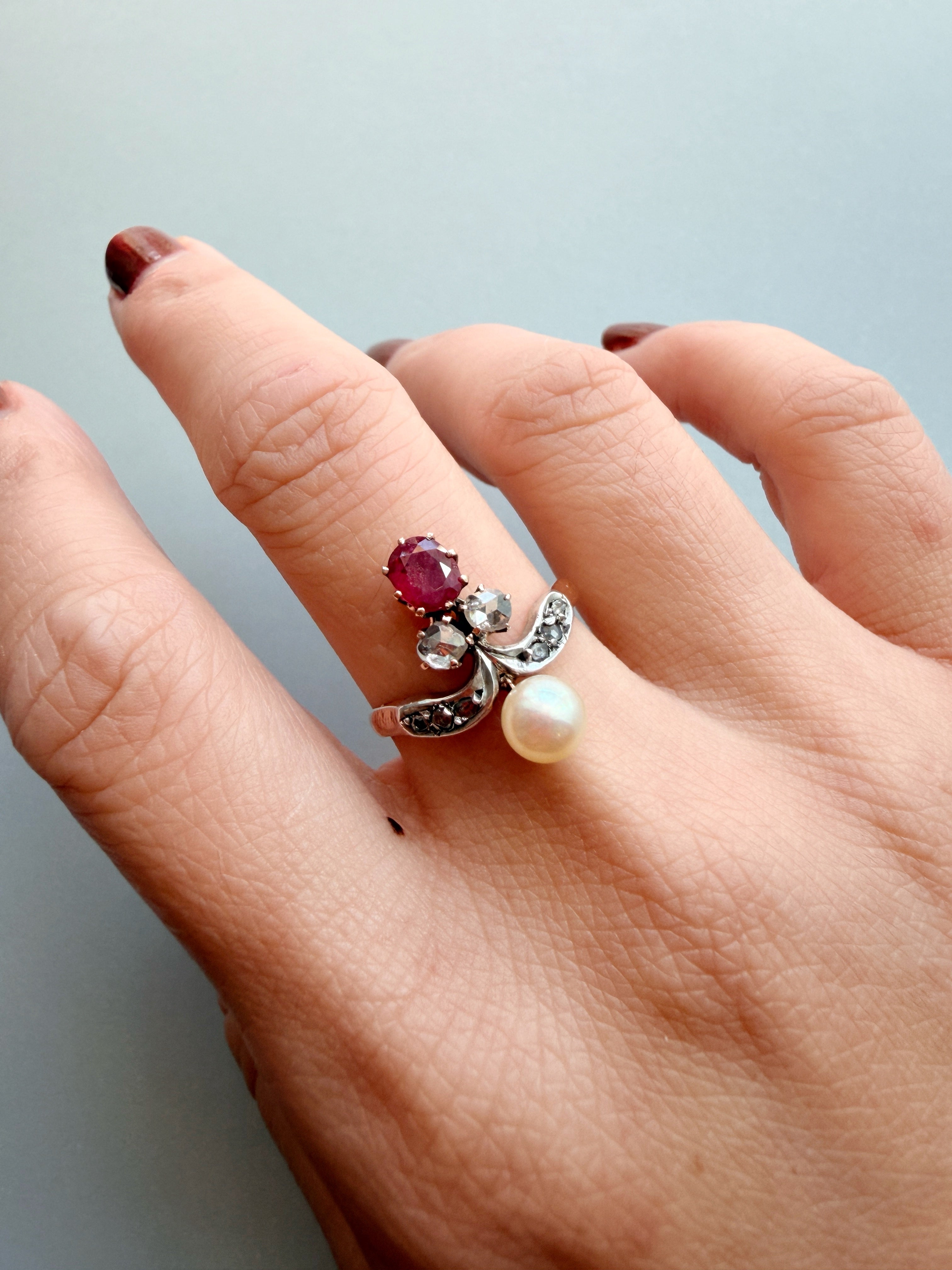 Victorian era 18K gold ruby pearl diamond duchess ring
