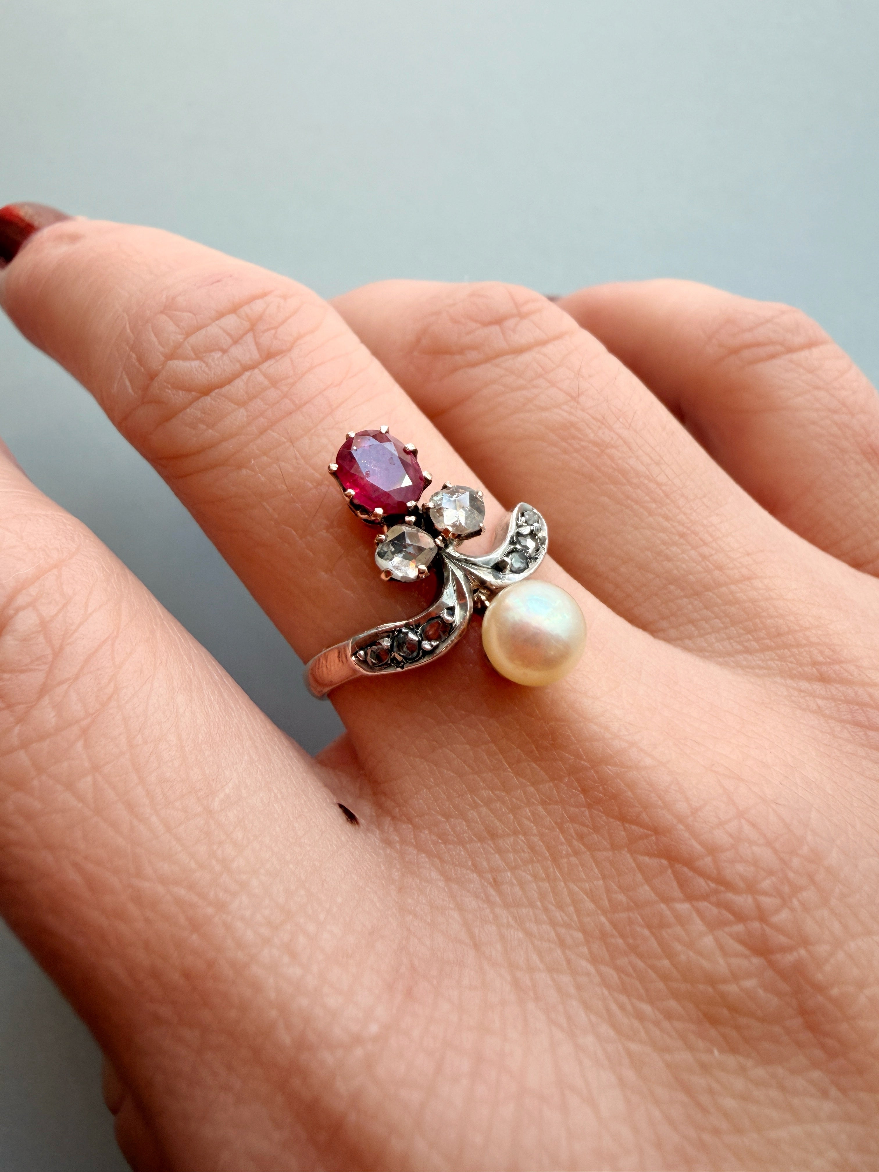 Victorian era 18K gold ruby pearl diamond duchess ring