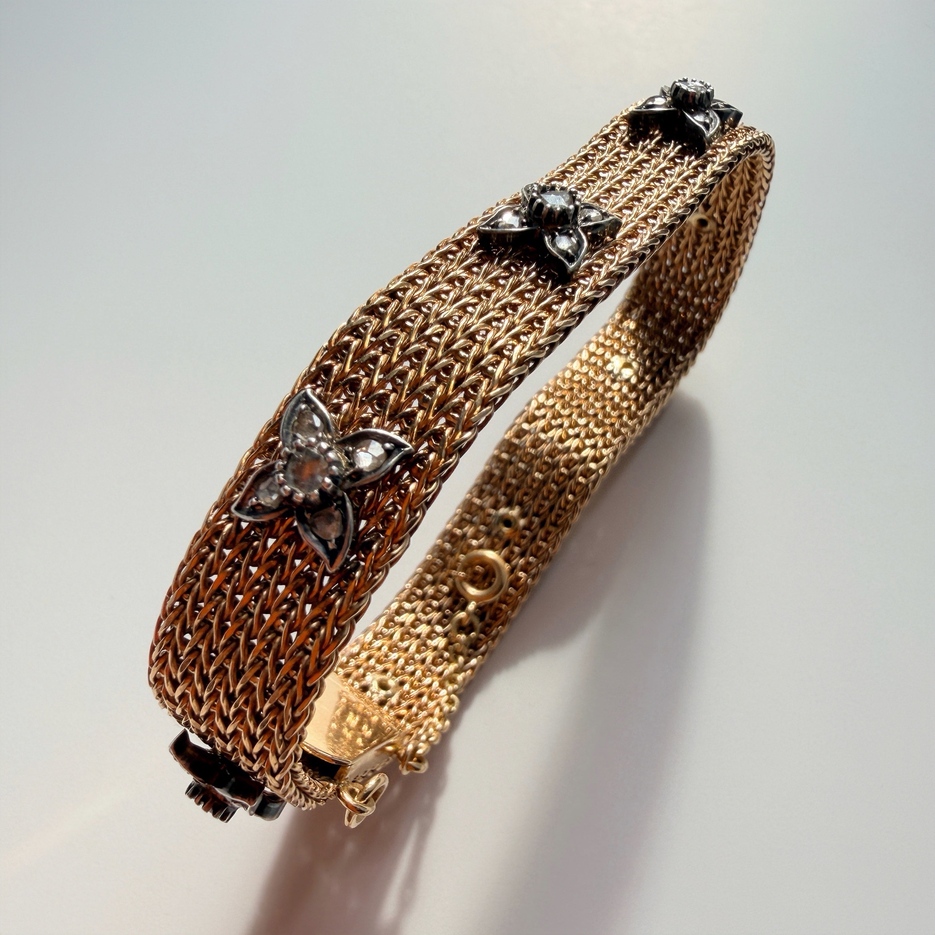 Vintage 18K yellow gold woven gold bracelet with diamond flowers