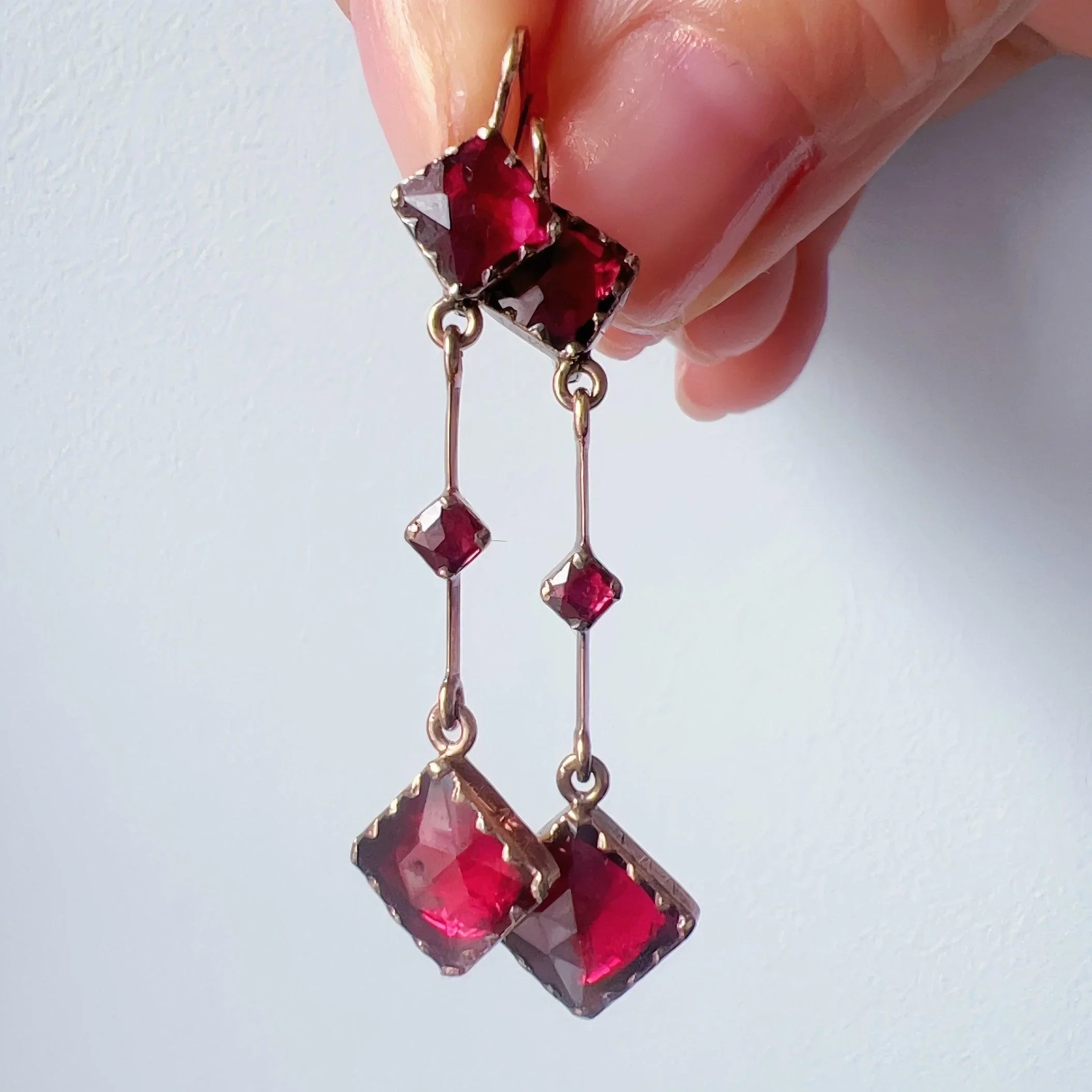 Victorian 18K gold French Perpignan garnet earrings - Curiously timeless