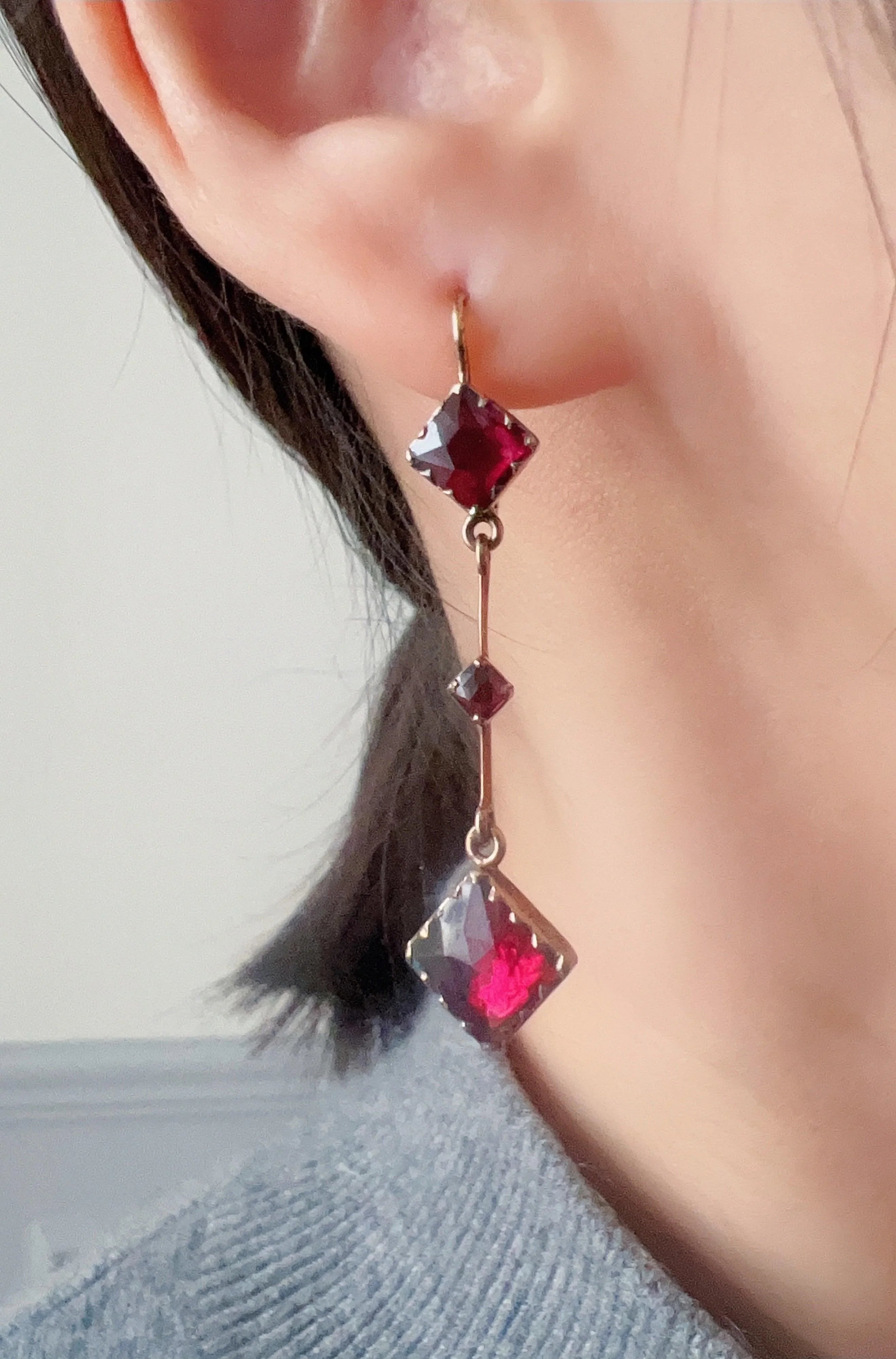 Victorian 18K gold French Perpignan garnet earrings - Curiously timeless