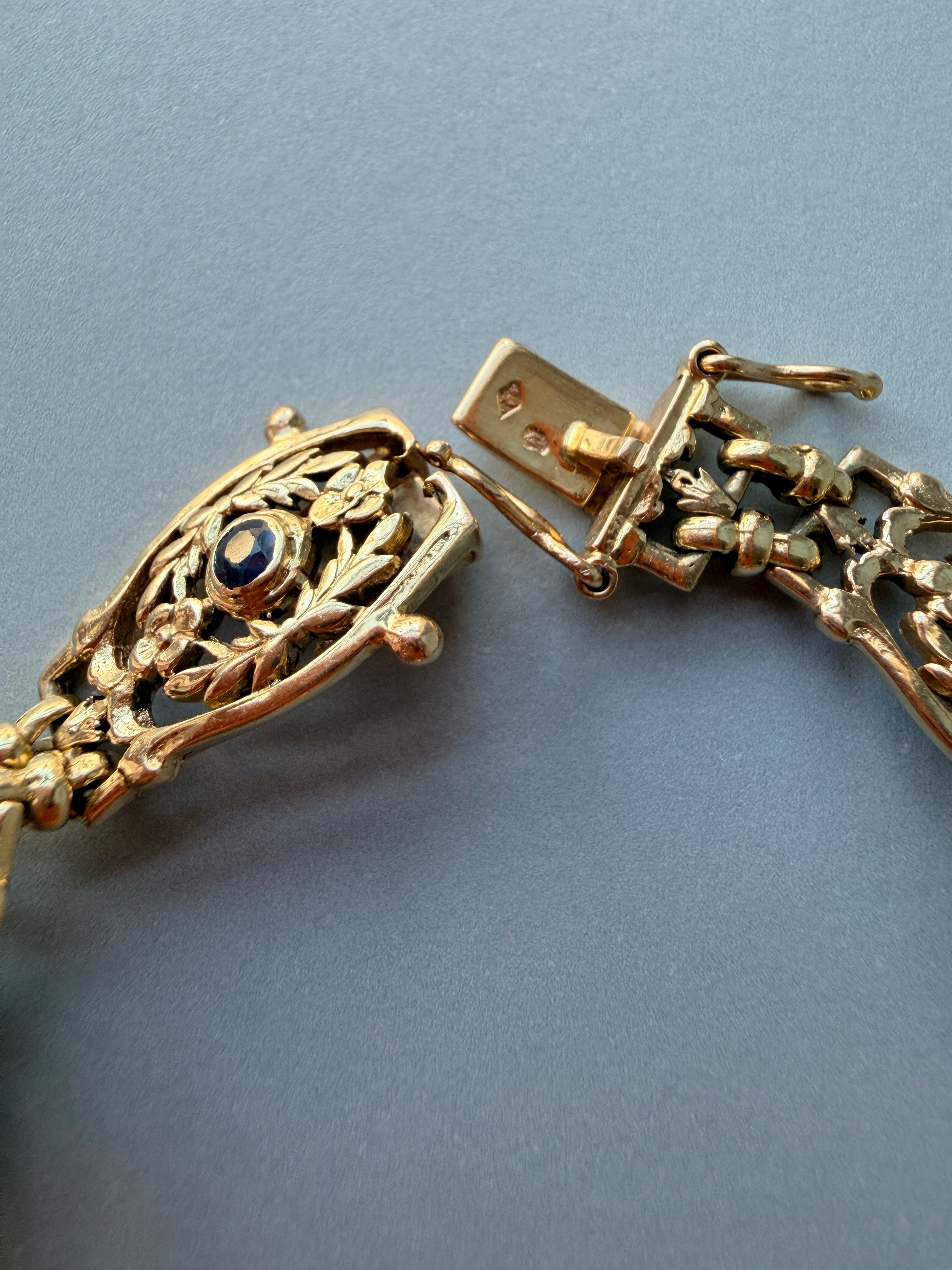 French Art nouveau era 18K gold blue sapphire bracelet