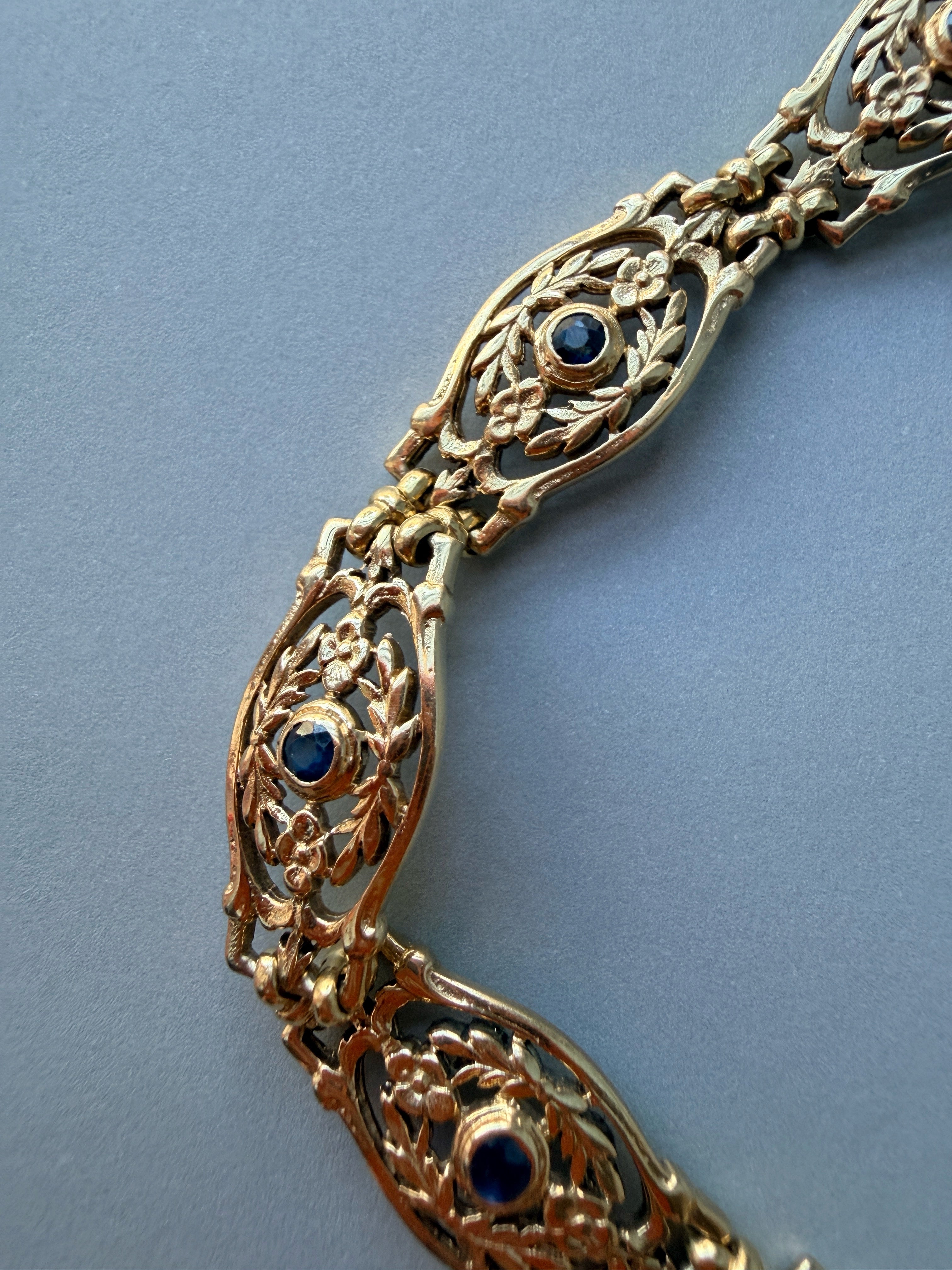 French Art nouveau era 18K gold blue sapphire bracelet
