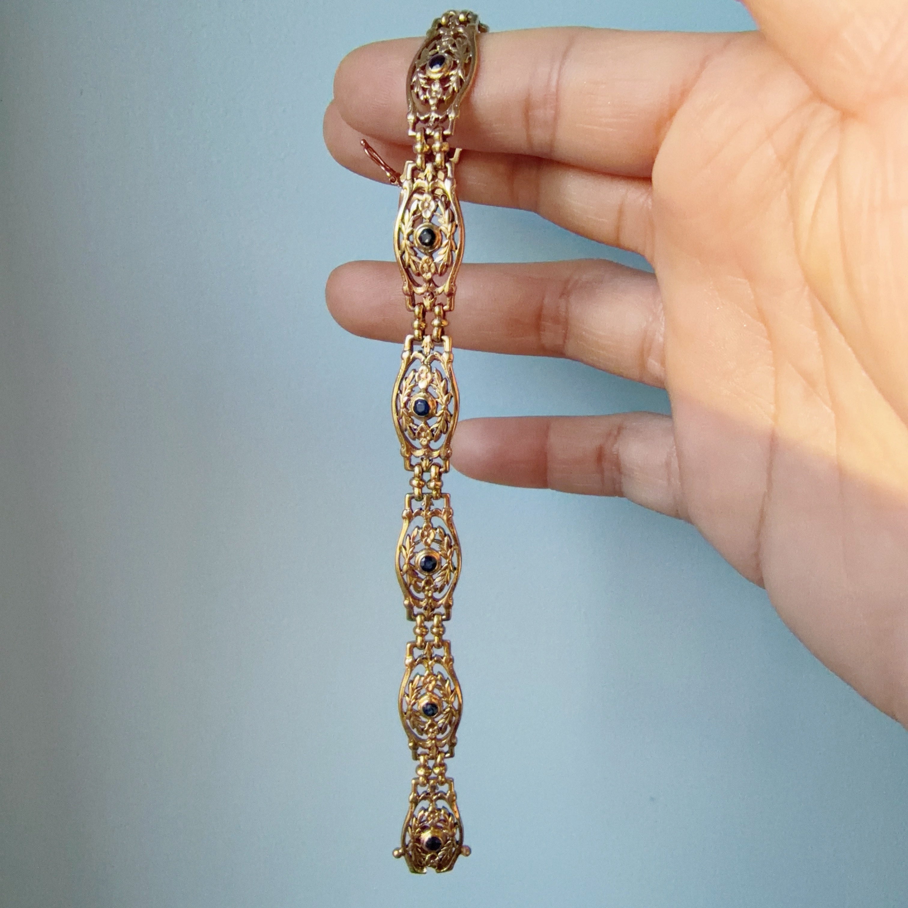 French Art nouveau era 18K gold blue sapphire bracelet