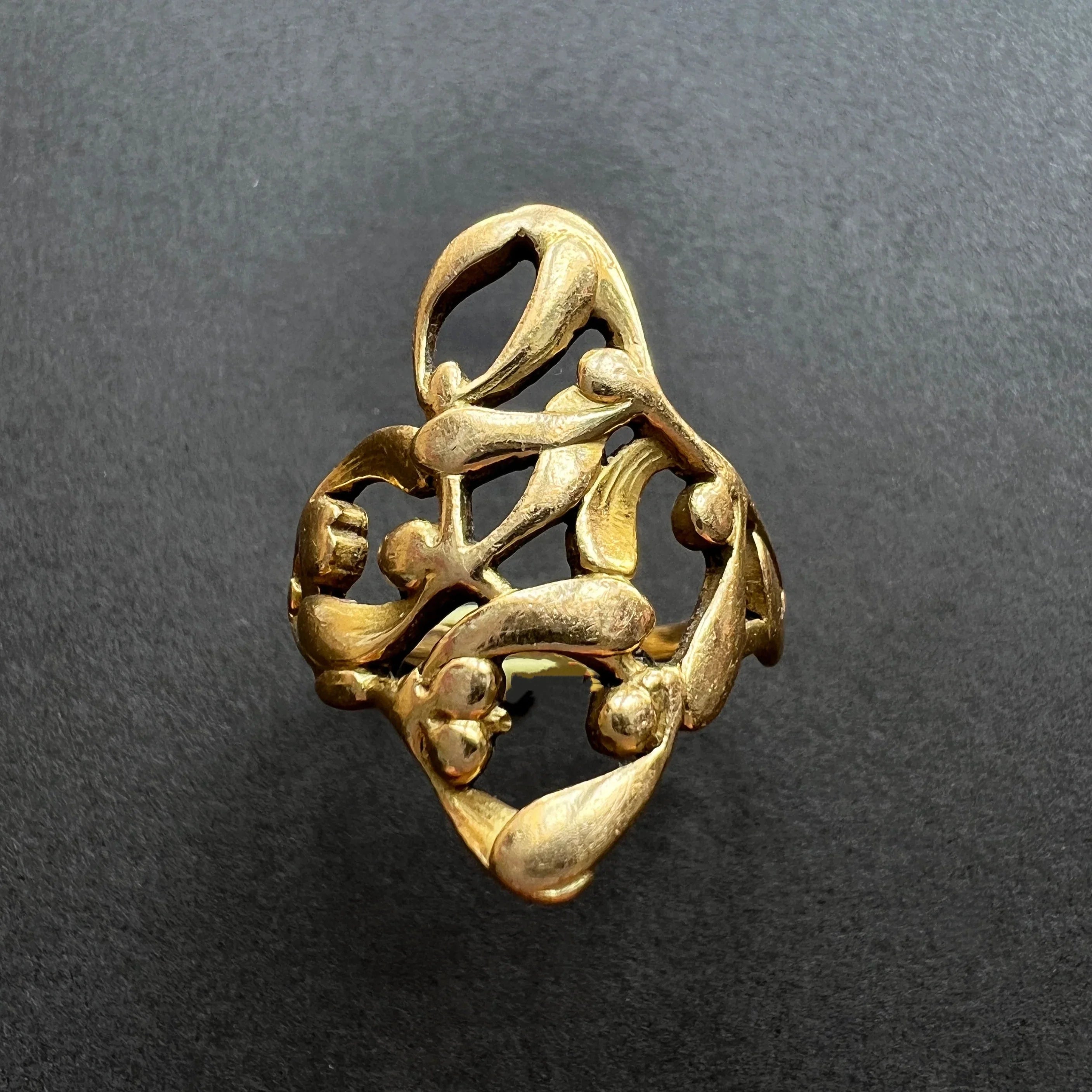 French Art Nouveau 18K Gold Mistletoe Ring