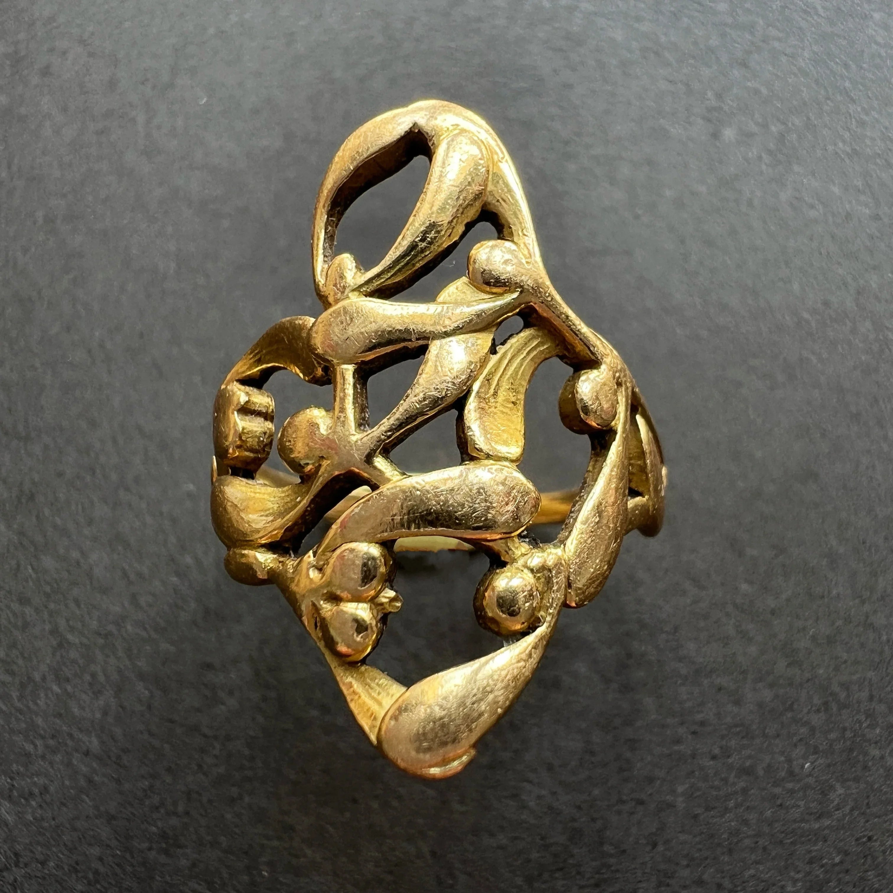 French Art Nouveau 18K Gold Mistletoe Ring