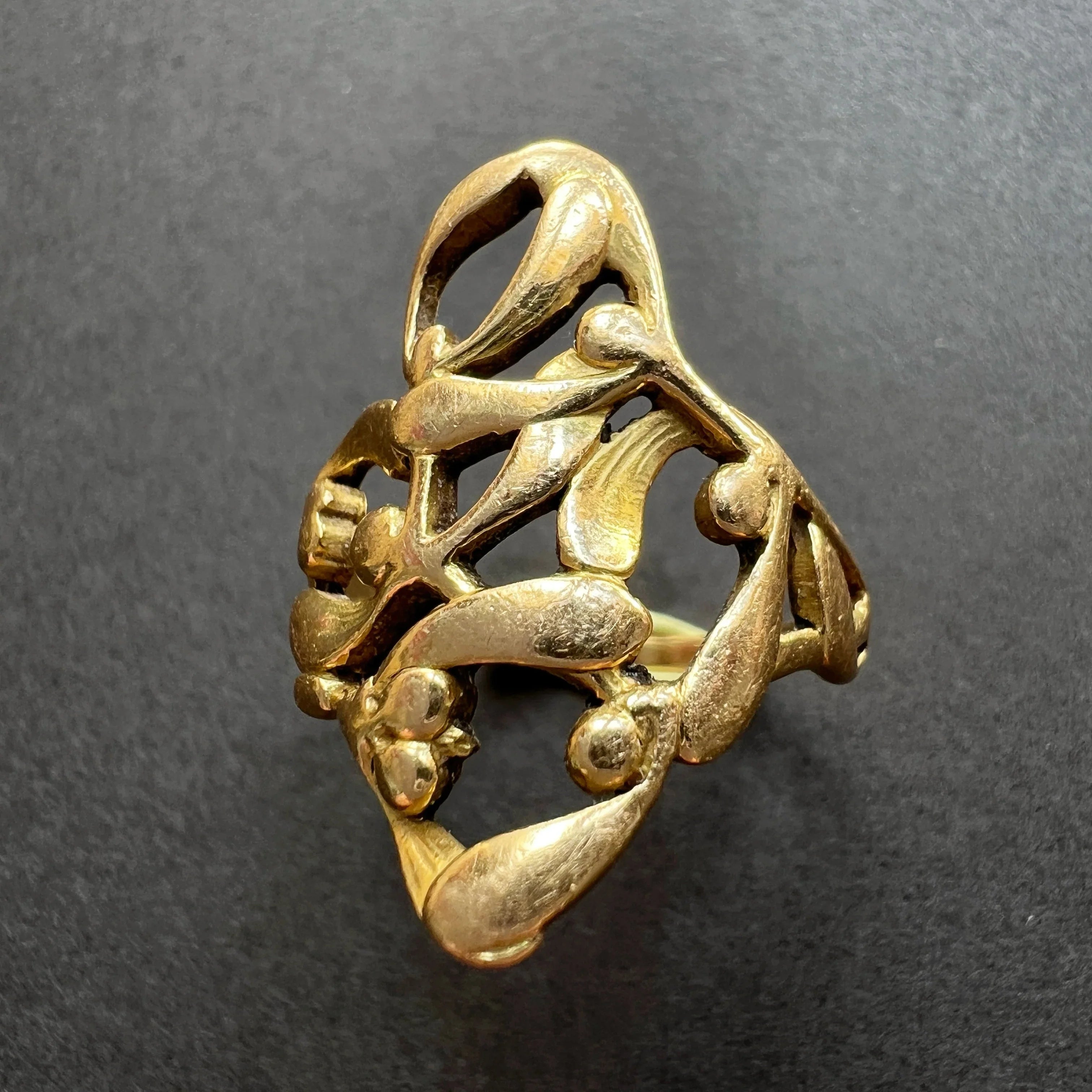 French Art Nouveau 18K Gold Mistletoe Ring