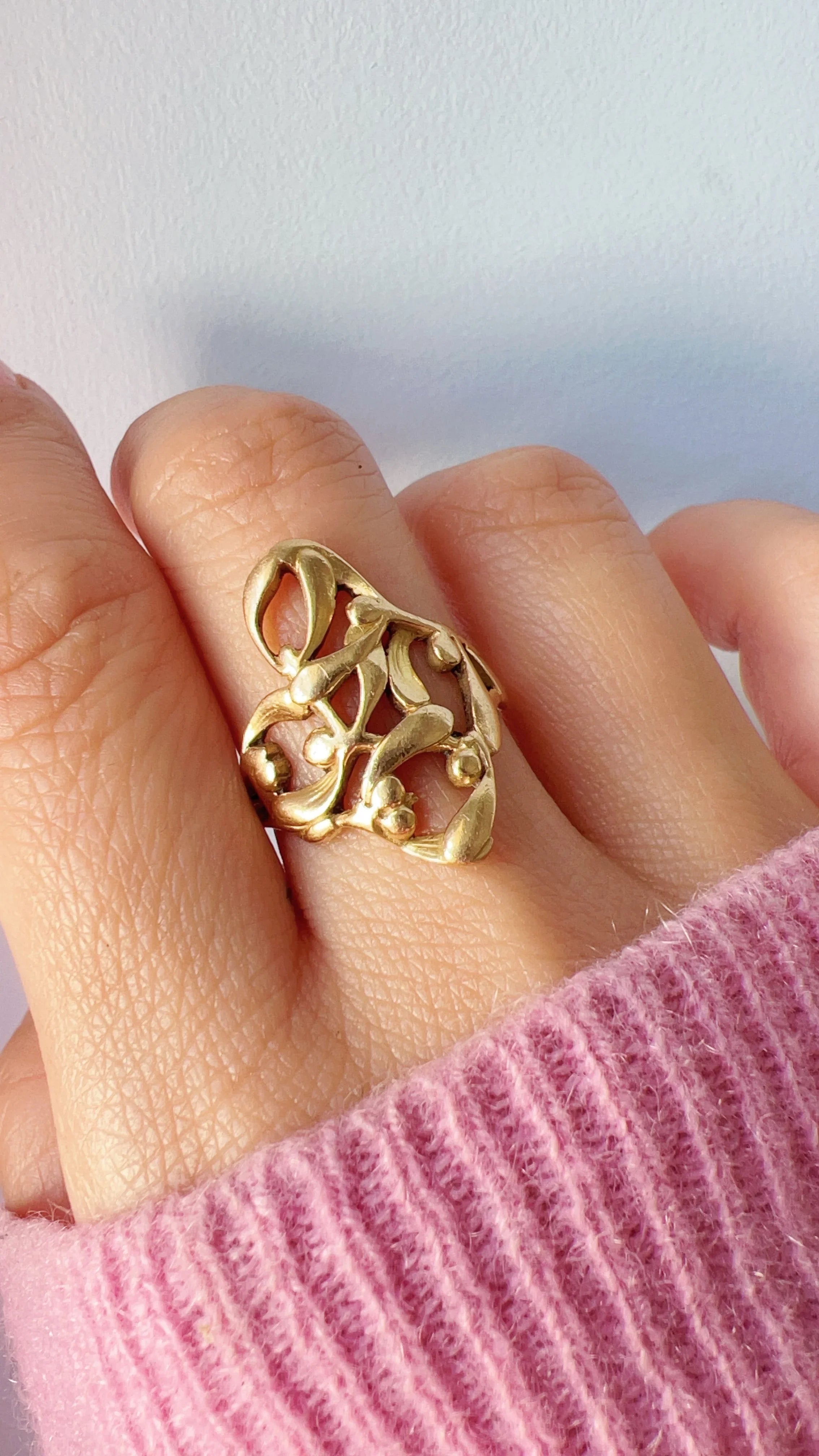 French Art Nouveau 18K Gold Mistletoe Ring
