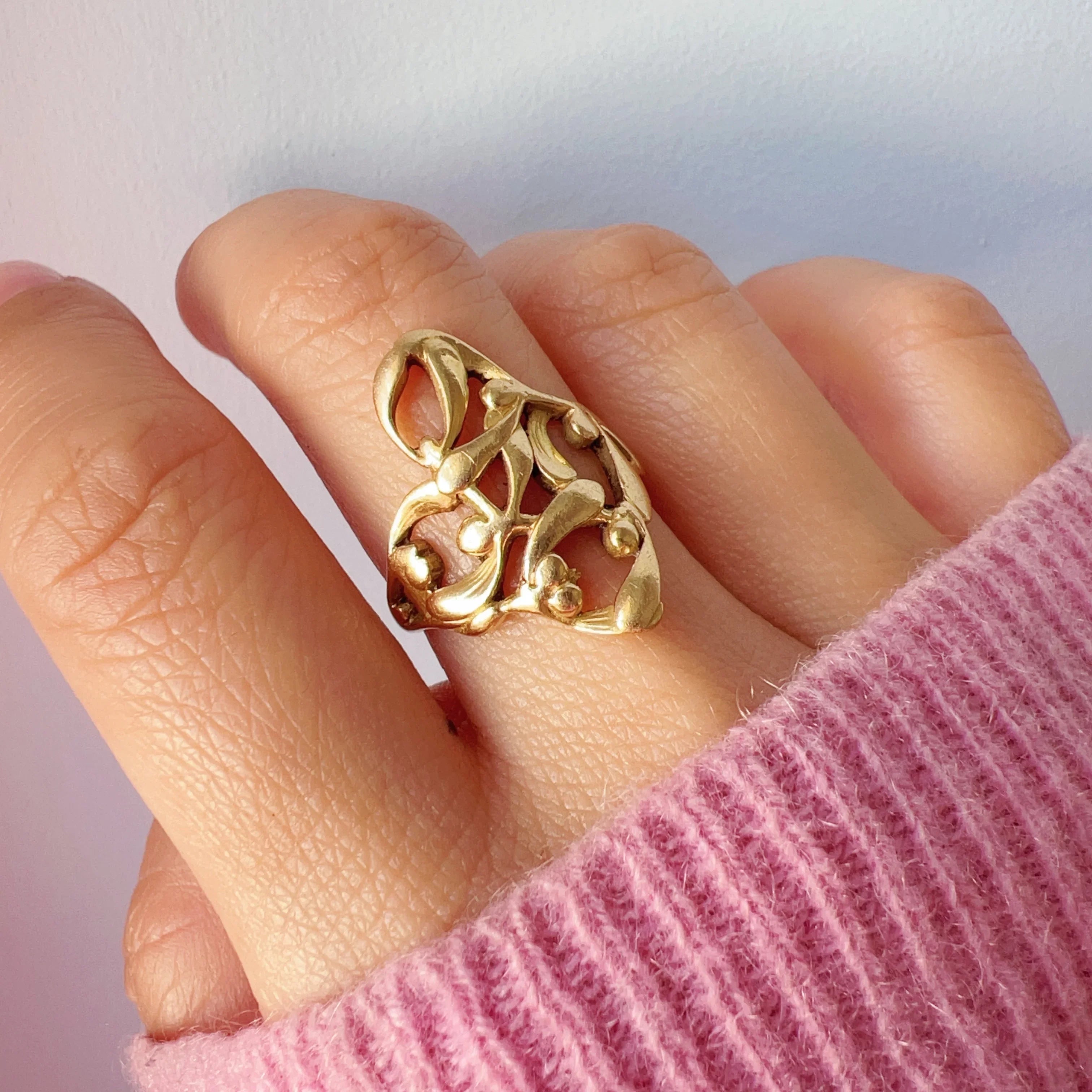 French Art Nouveau 18K Gold Mistletoe Ring