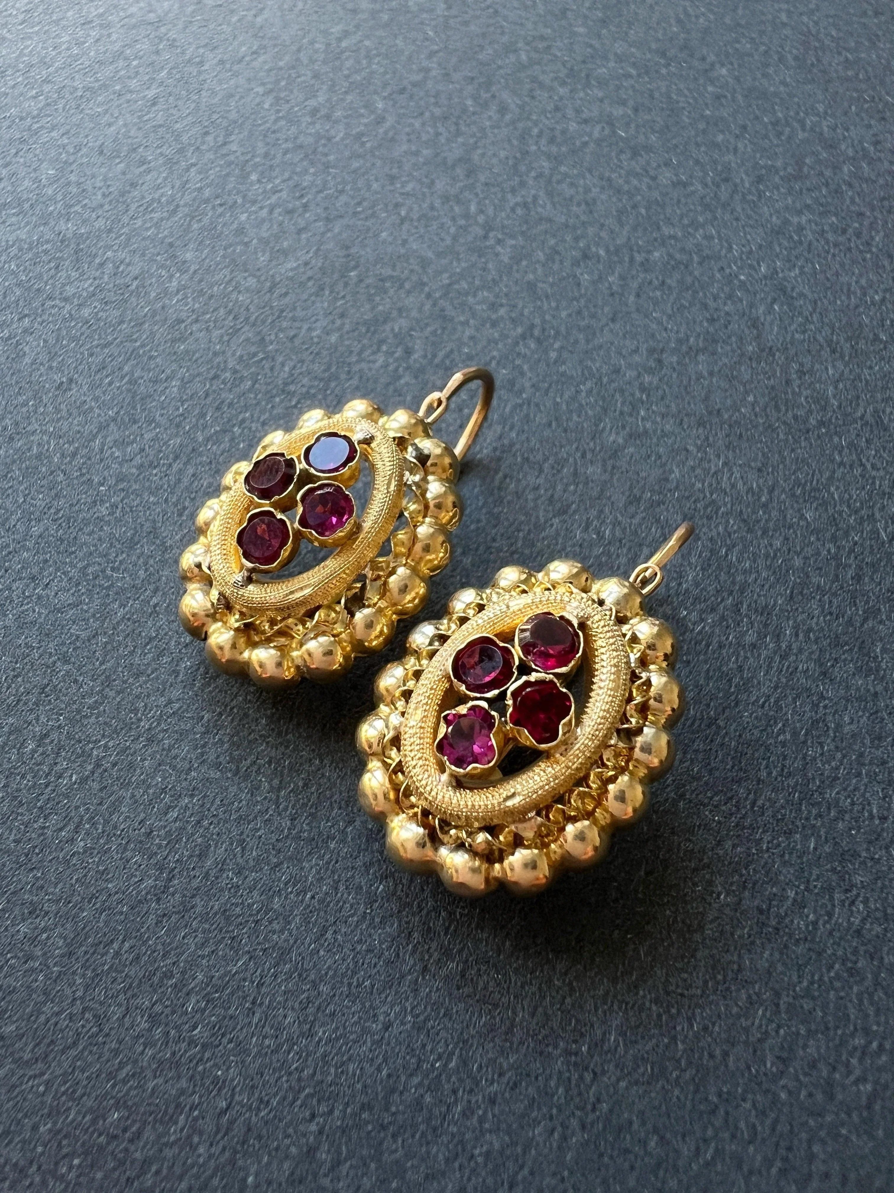 Victorian era 18K gold flat cut garnet earrings - Curiously timeless