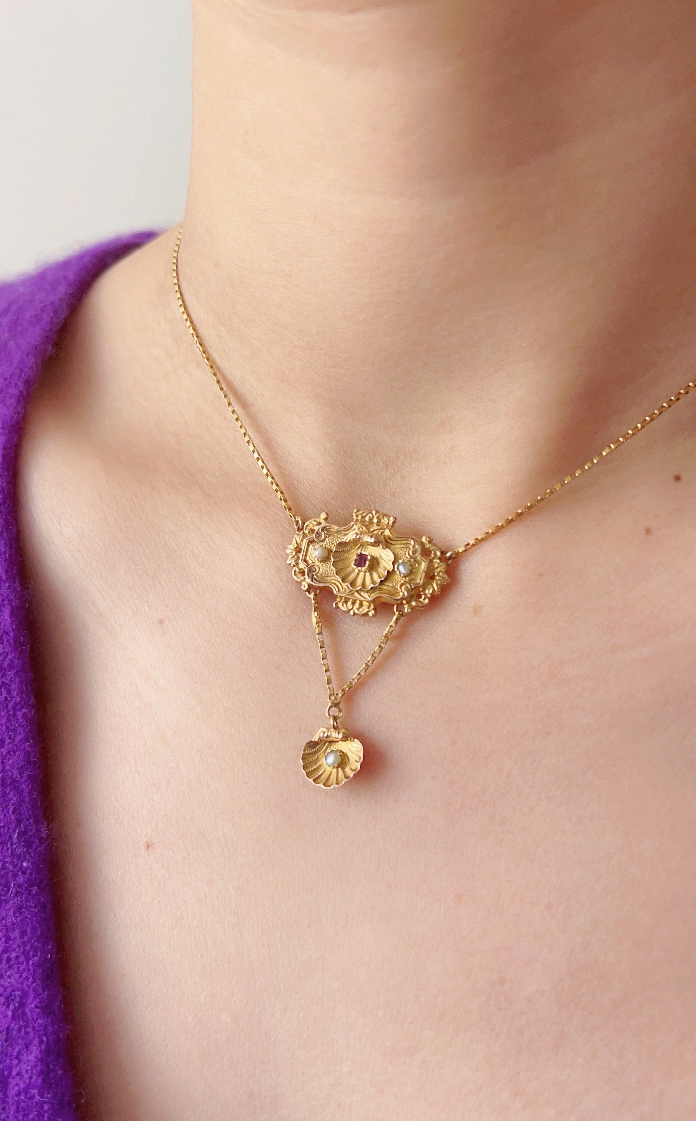 Victorian 18K gold scallop shell pendant necklace - Curiously timeless