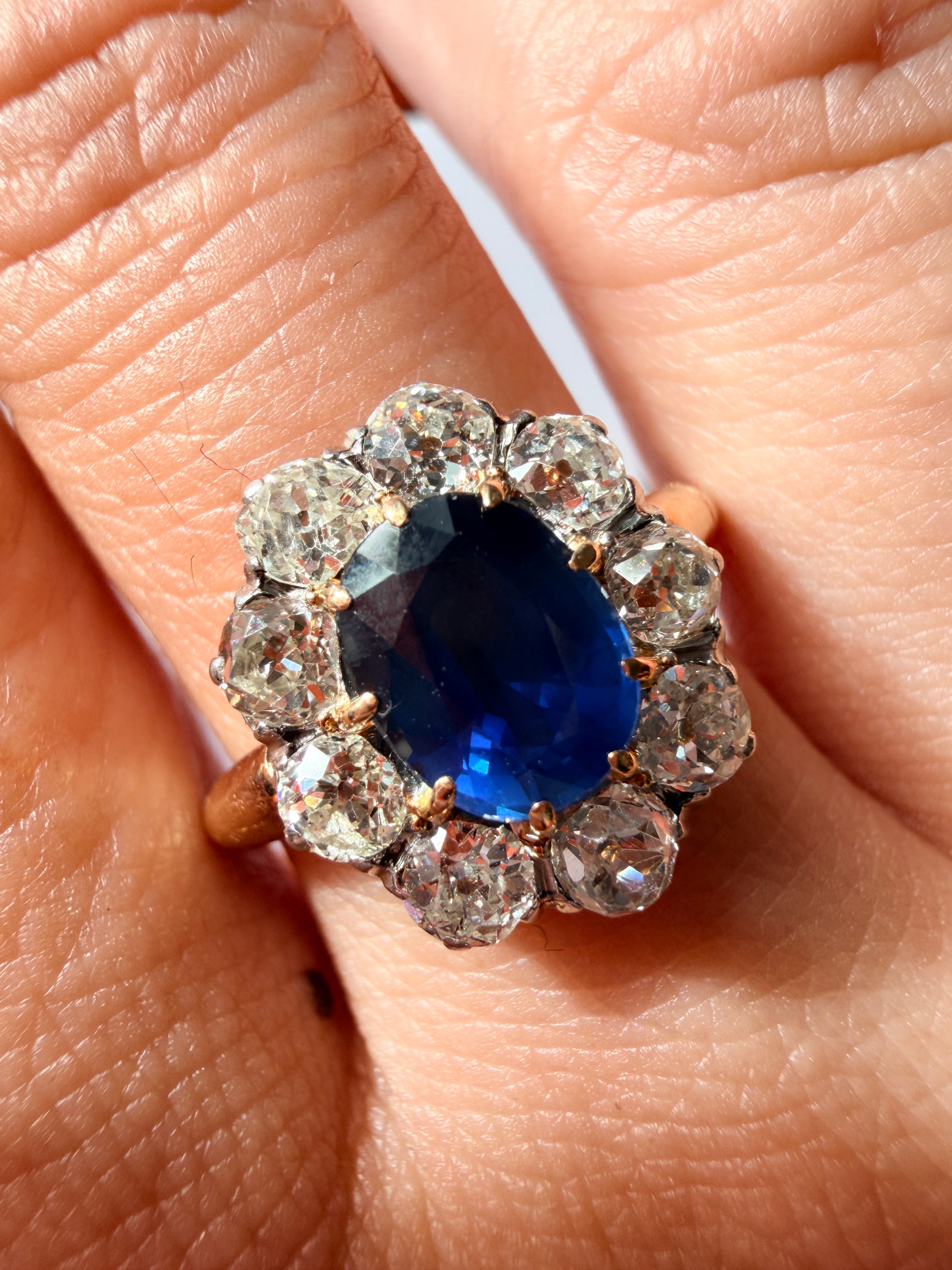 Antique 18K gold certified natural blue sapphire and diamonds ring