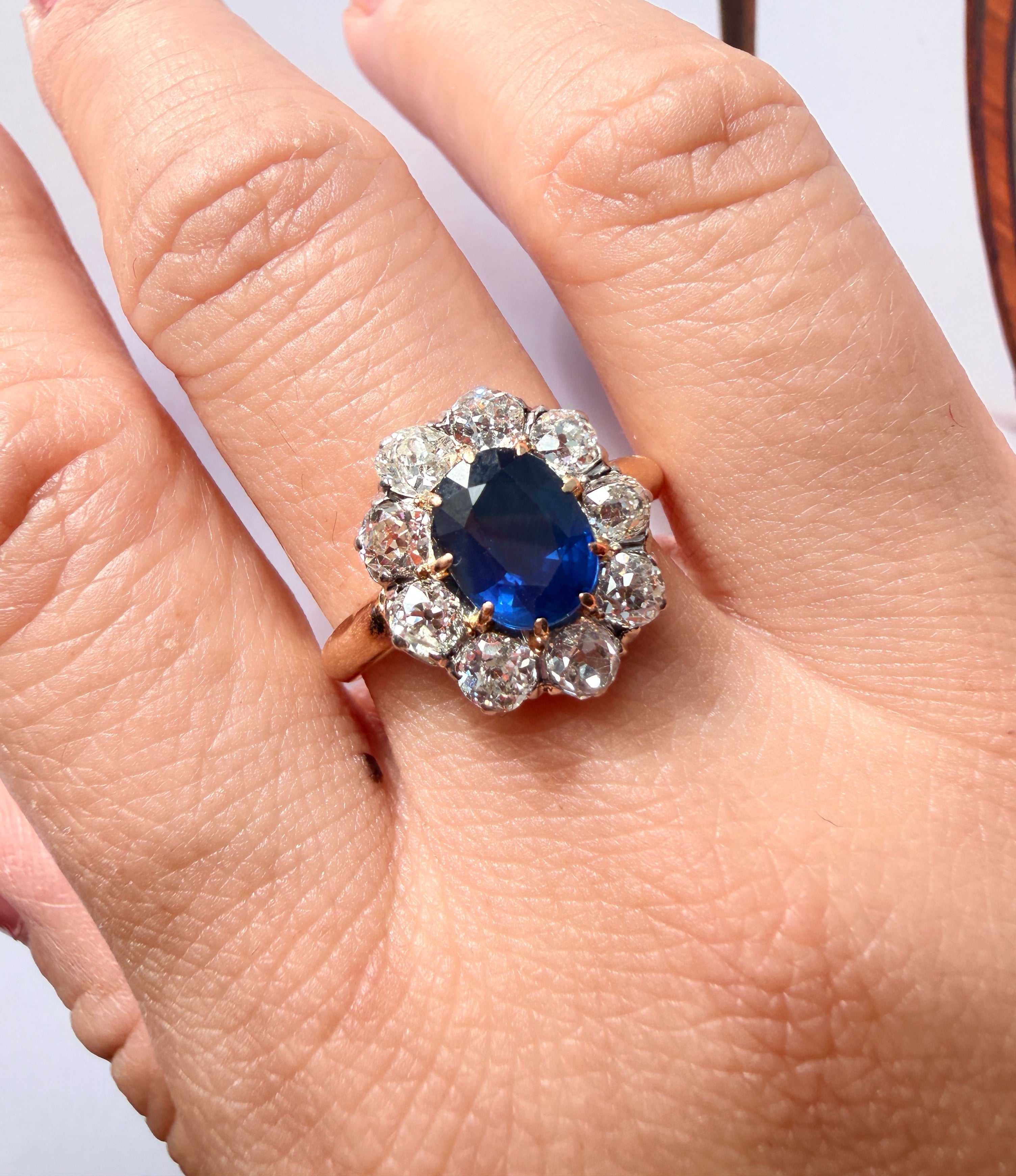 Antique 18K gold certified natural blue sapphire and diamonds ring