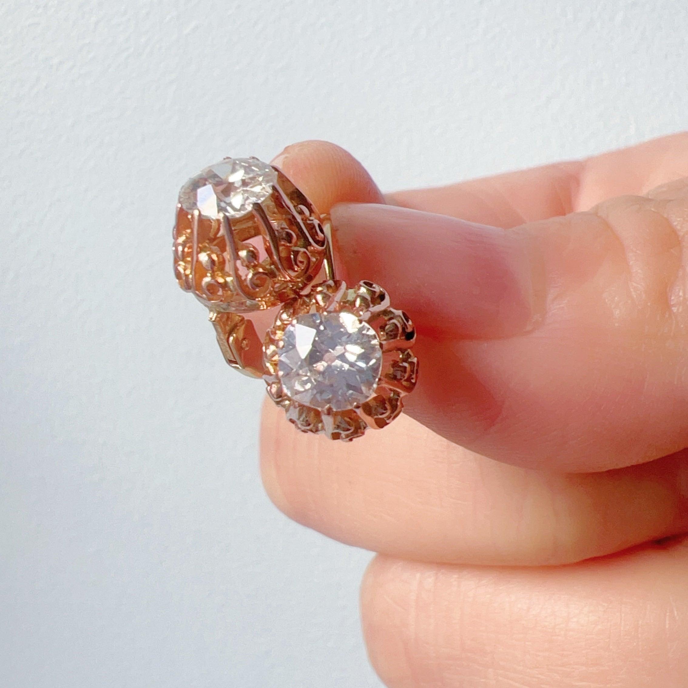 Antique 18K gold solitaire diamond earrings - Curiously timeless