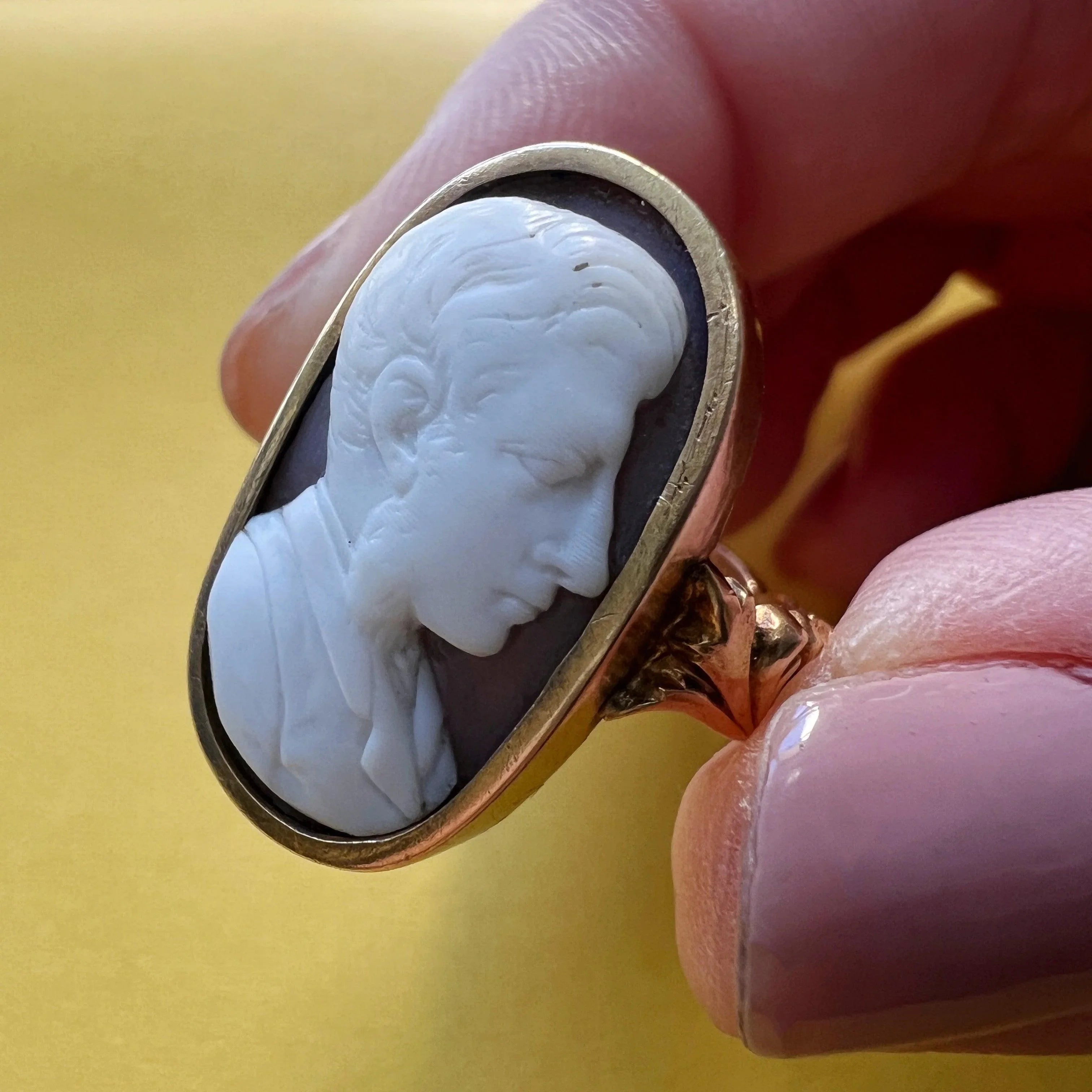 Georgian era 18K gold gentleman cameo ring - Curiously timeless