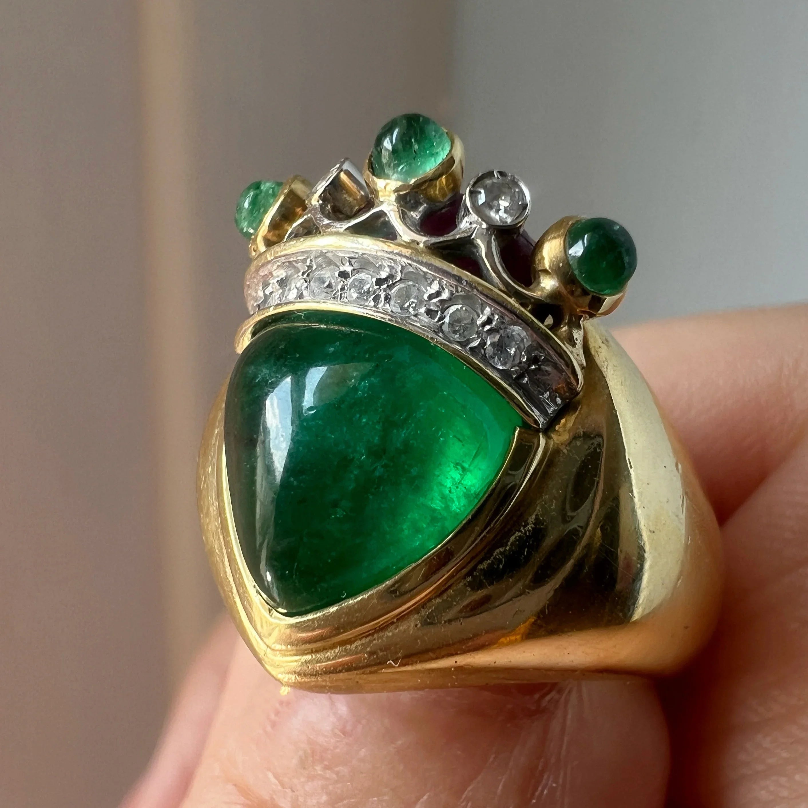 Maria Grazia Baldan 18K yellow gold Emerald & Diamonds crowned heart Ring