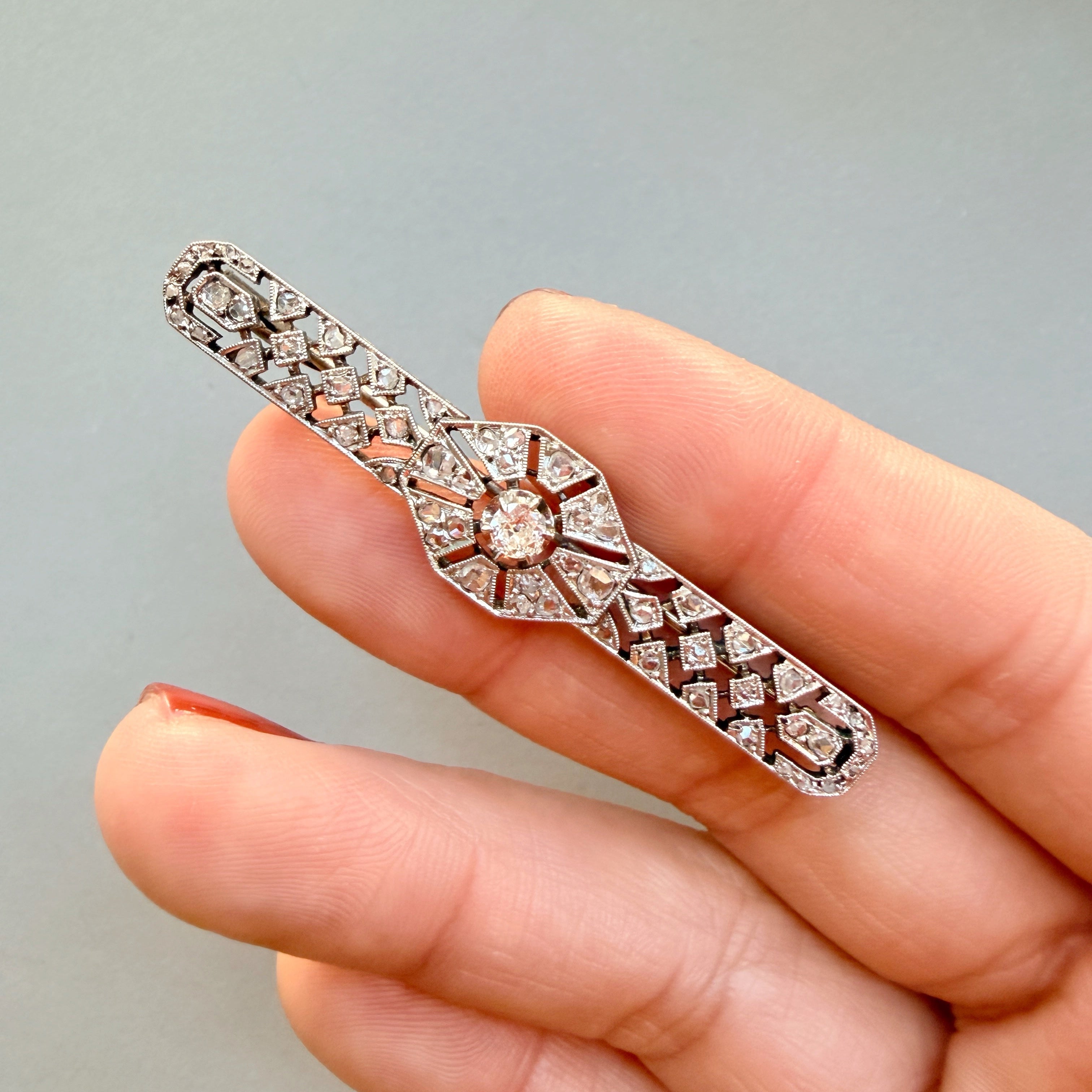 Art Deco 18K white gold diamond brooch