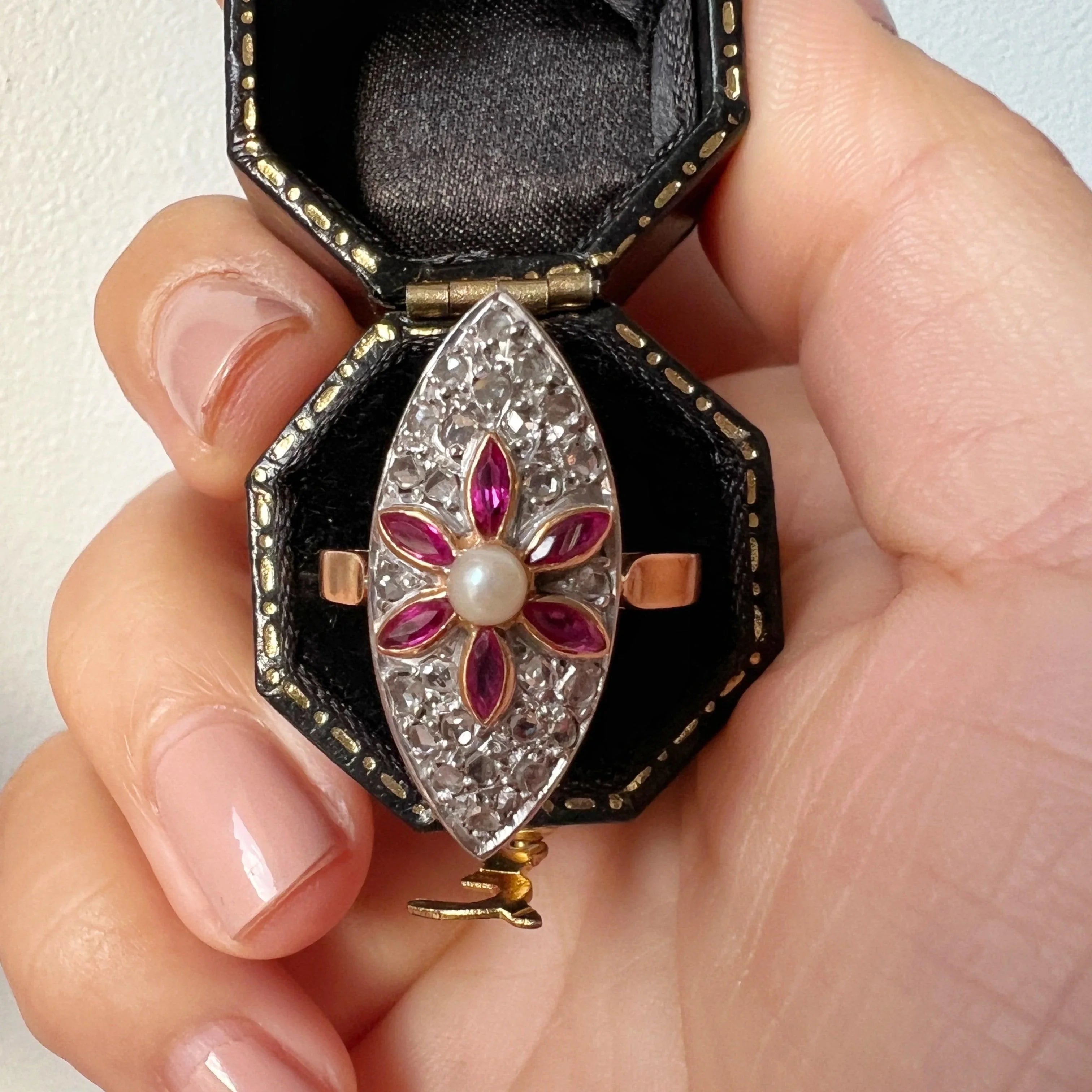 Antique 18K gold rose cut diamond flower marquise ring - Curiously timeless