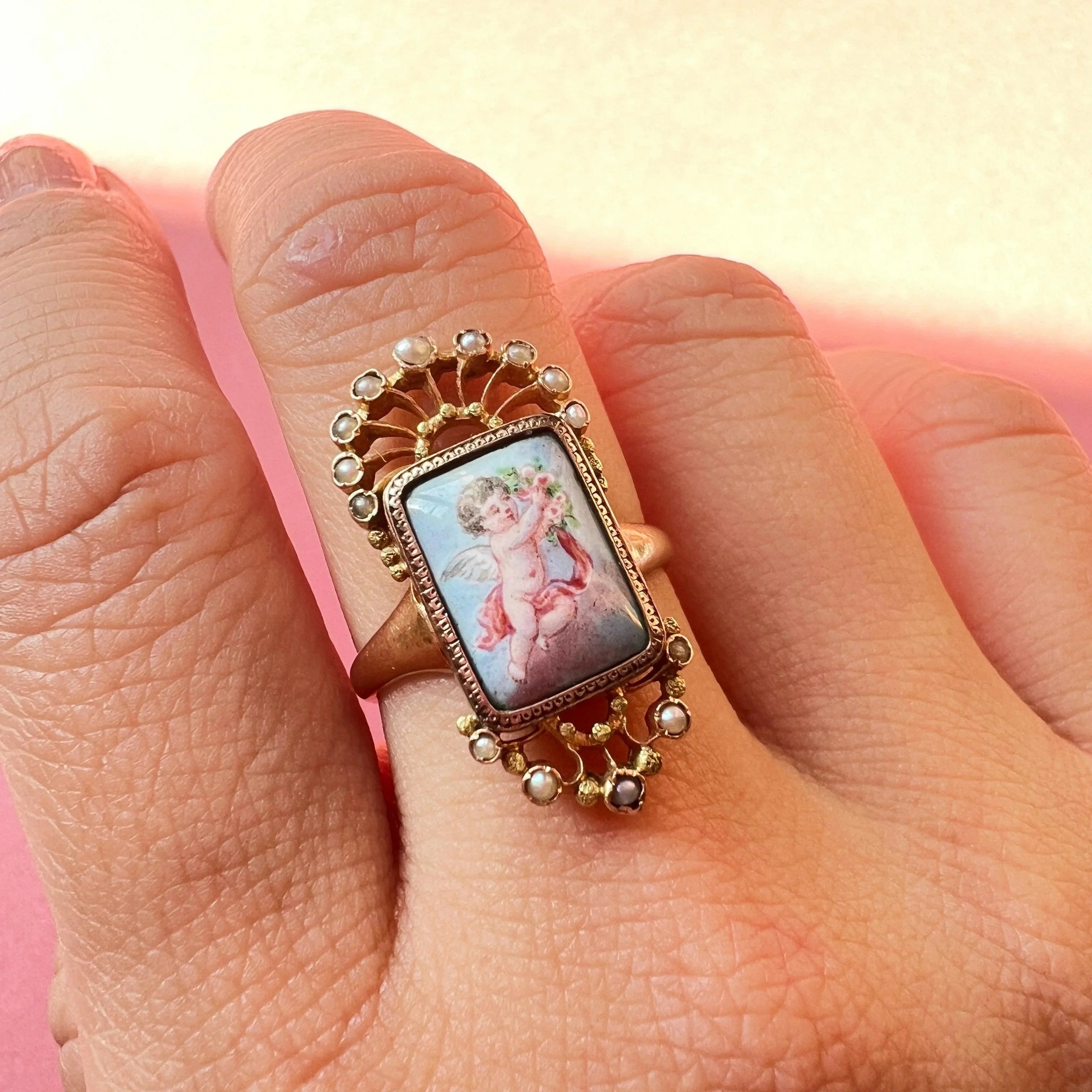 19th century 18K enamelled cherub miniature ring - Curiously timeless