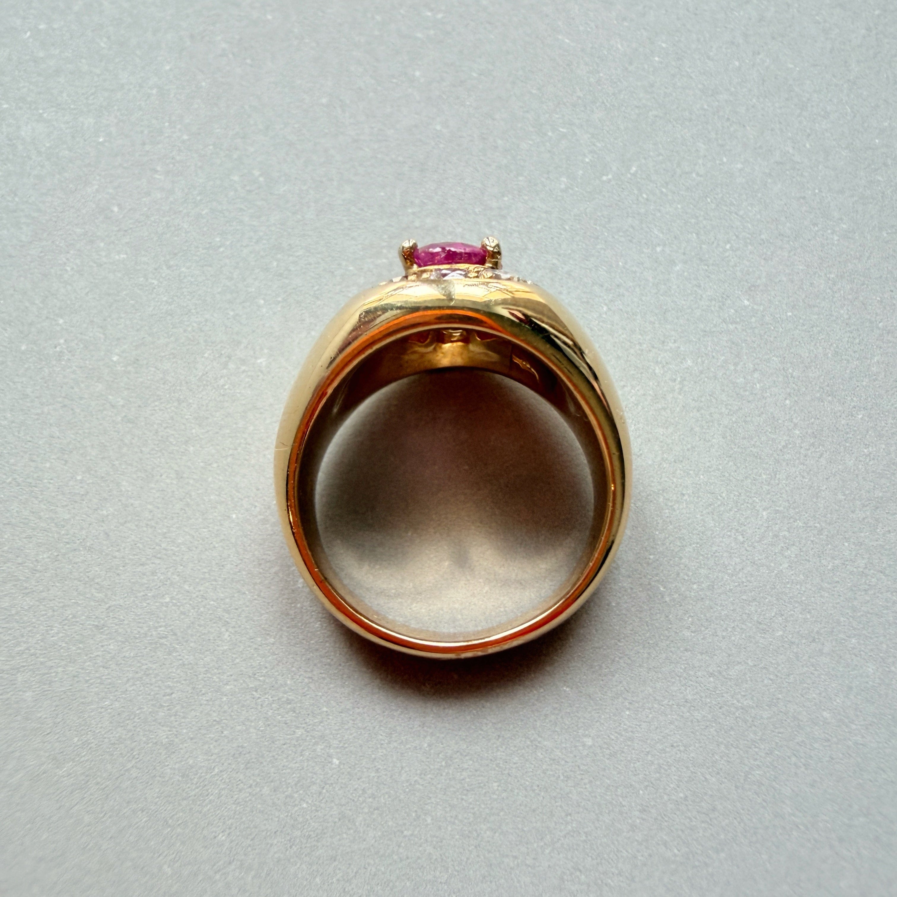 Vintage 18K yellow gold ruby diamond signet ring