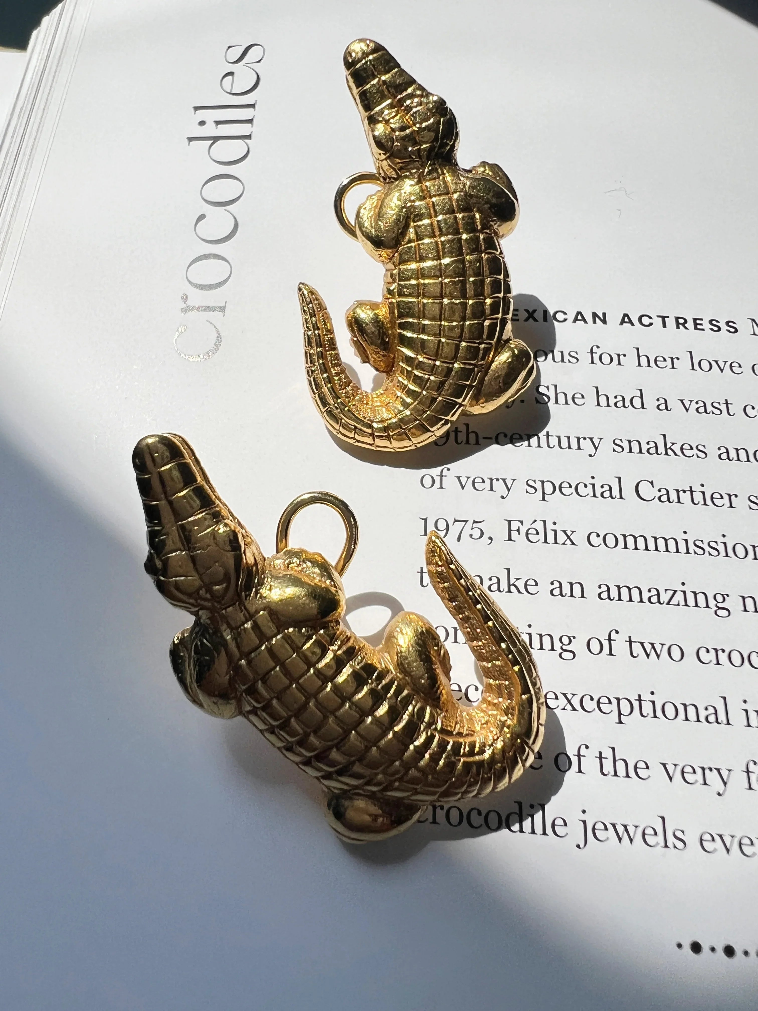 Magnificent Vintage 18K Yellow Gold Crocodile Earrings