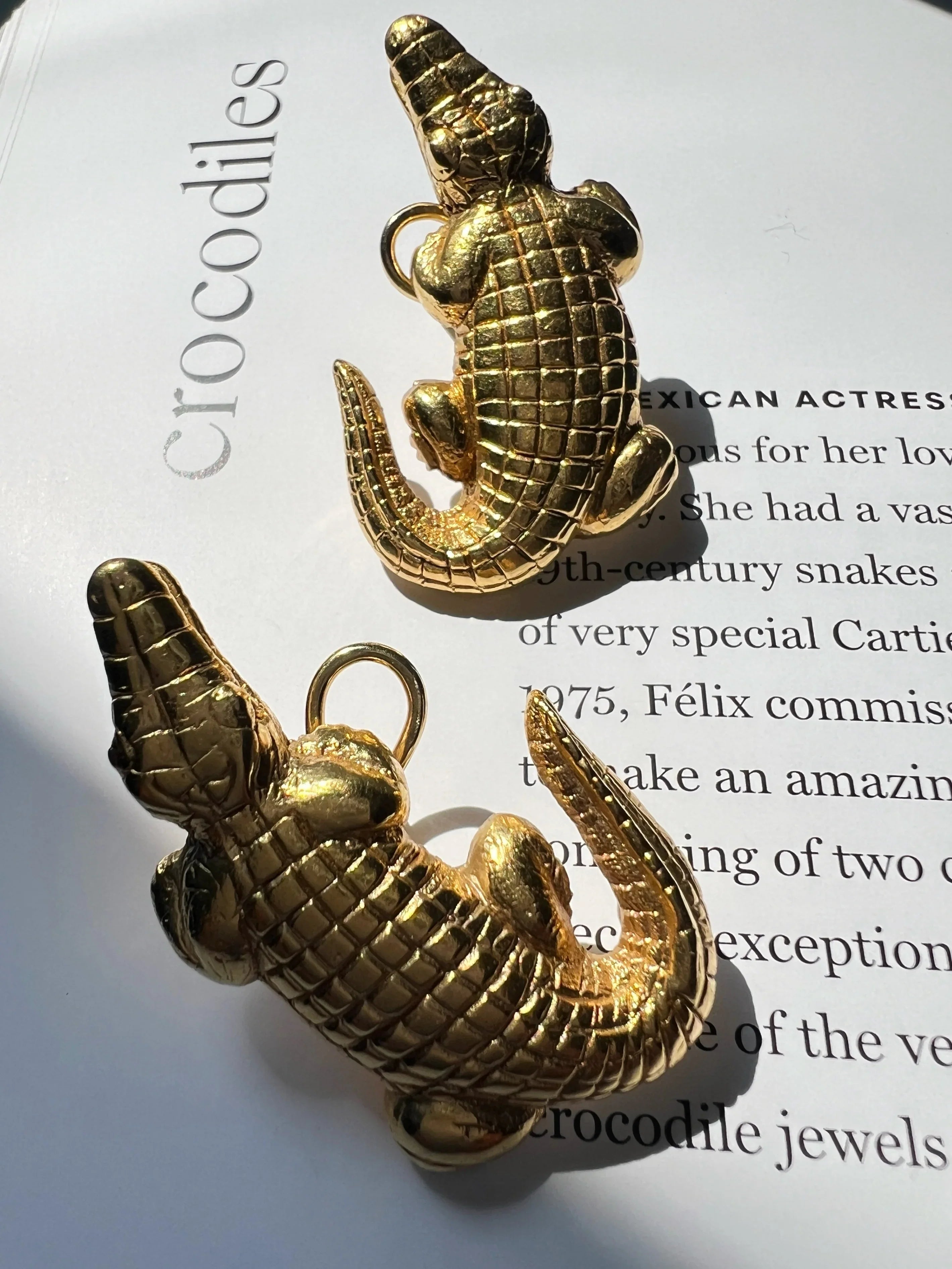 Magnificent Vintage 18K Yellow Gold Crocodile Earrings