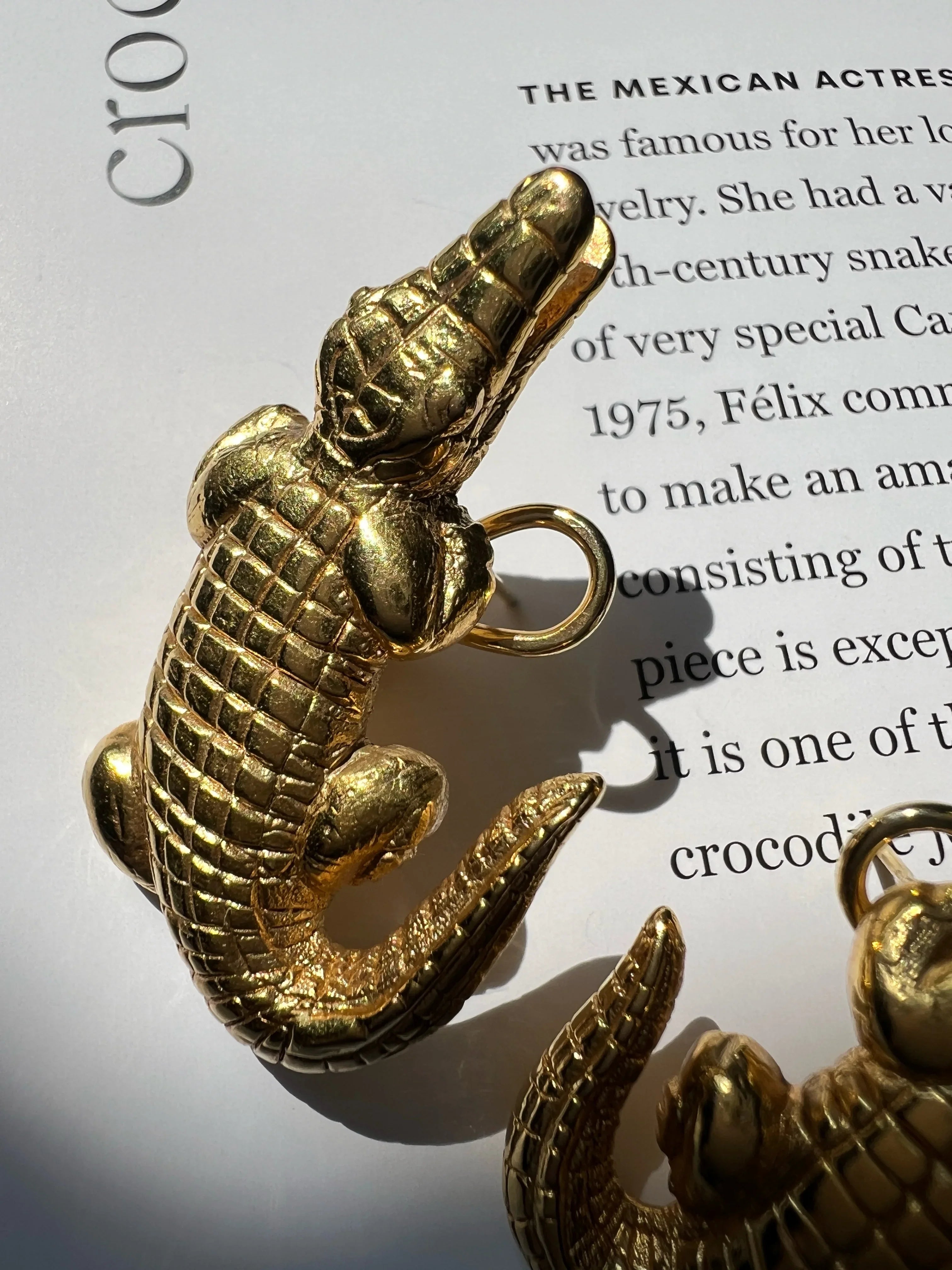 Magnificent Vintage 18K Yellow Gold Crocodile Earrings