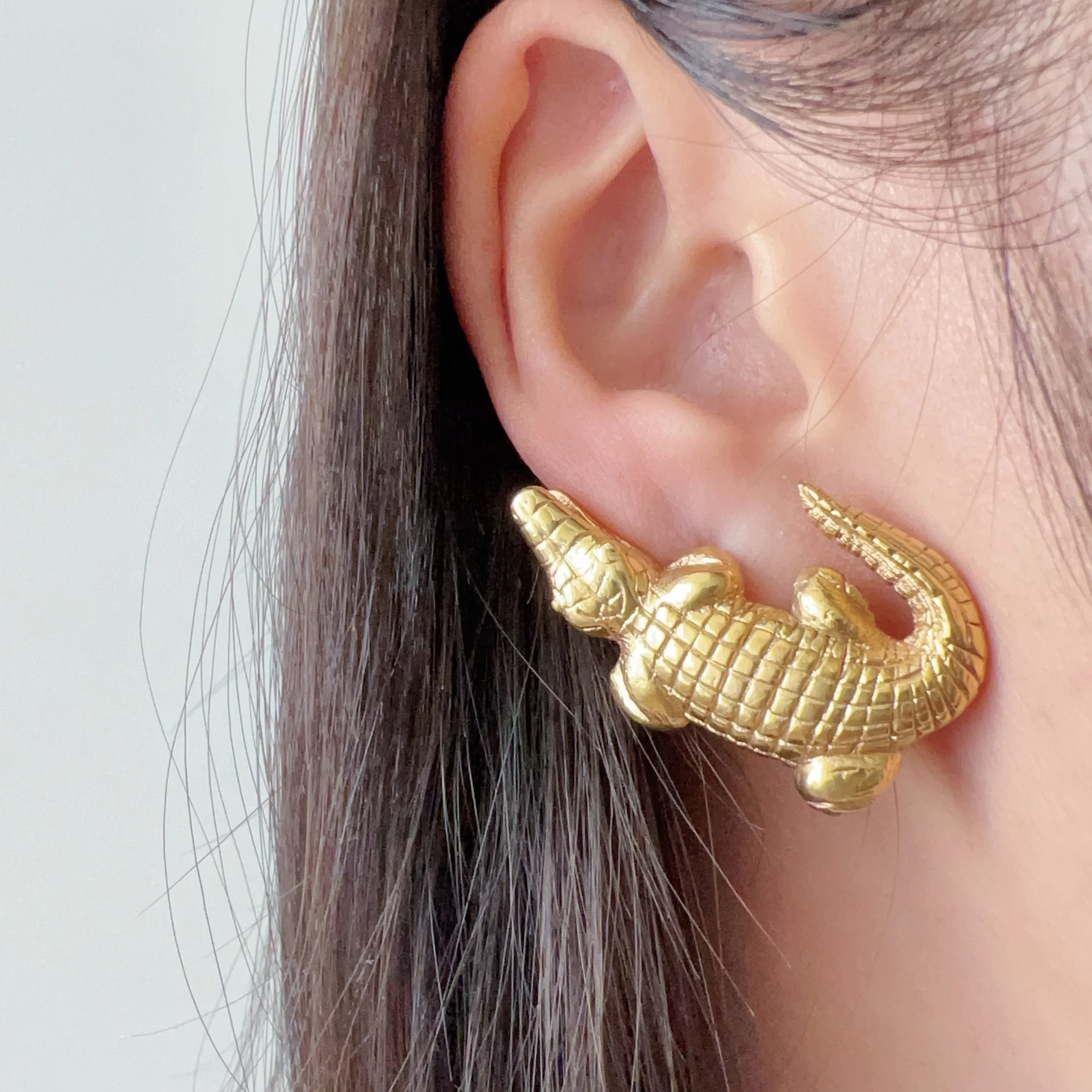 Magnificent Vintage 18K Yellow Gold Crocodile Earrings