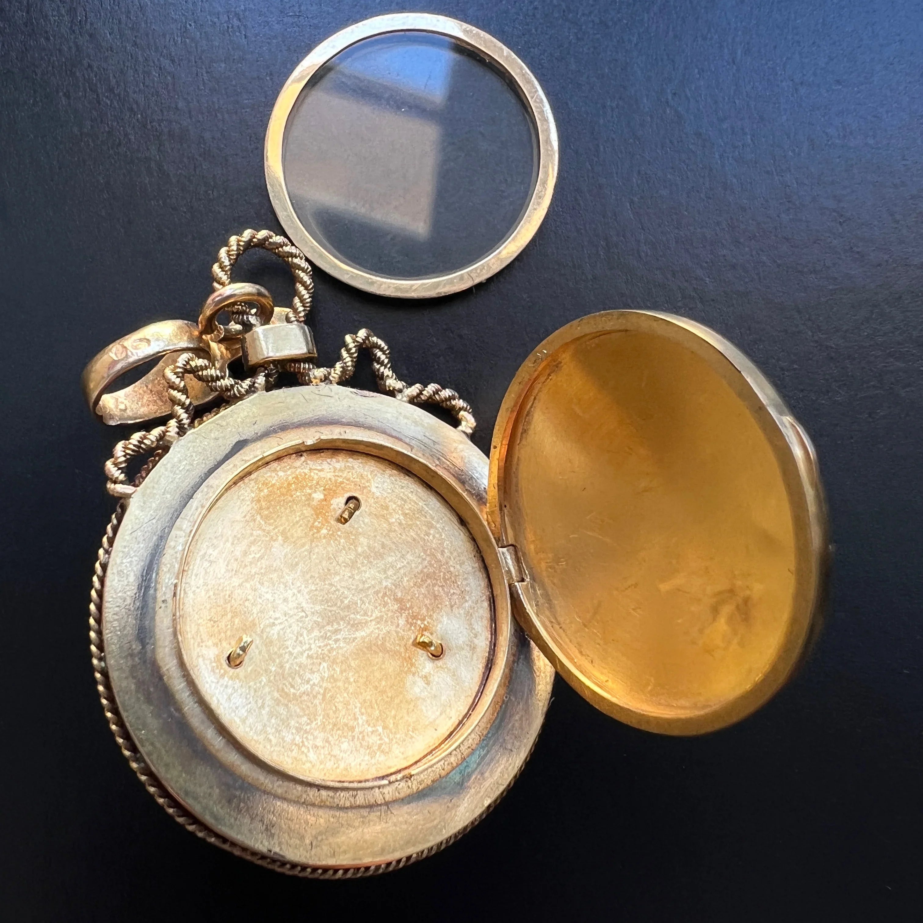 Victorian 18K gold LFG certified natural Colombian Emerald Diamonds locket