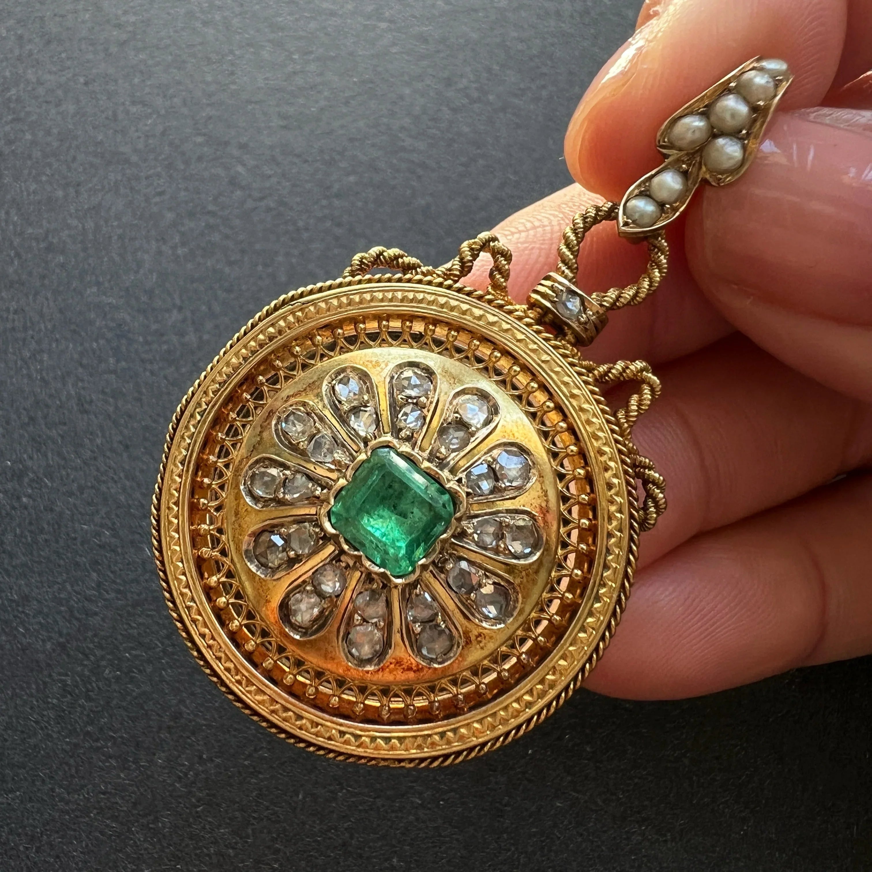Victorian 18K gold LFG certified natural Colombian Emerald Diamonds locket
