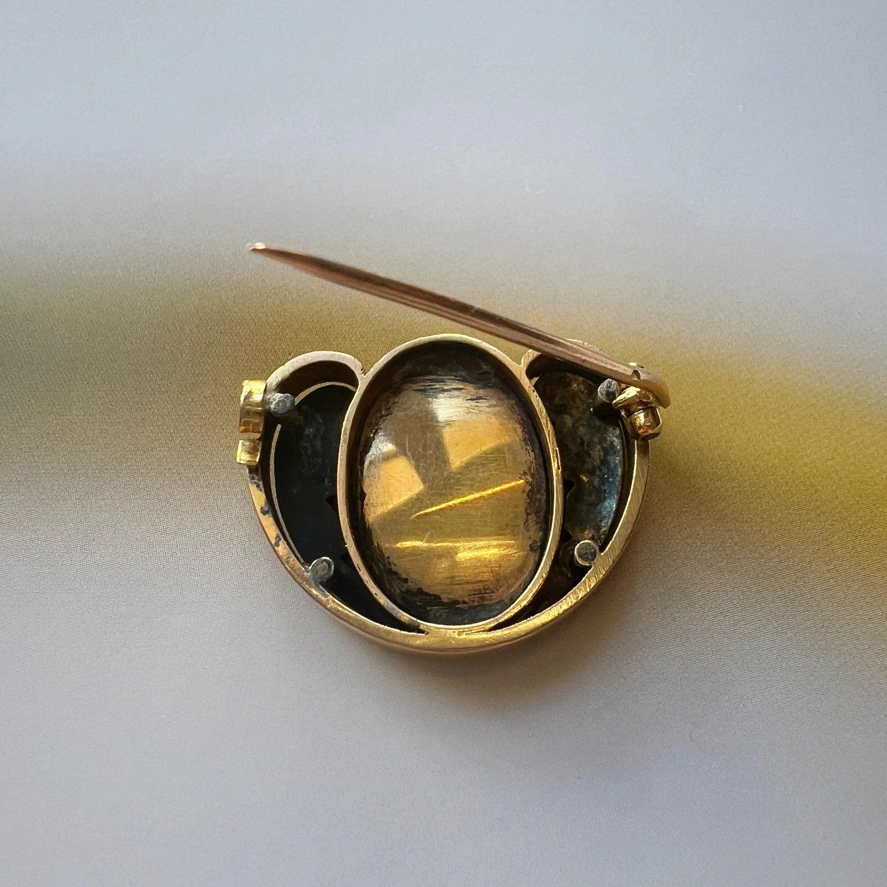 Victorian 18K gold cupid butterfly rose cut diamond brooch - Curiously timeless