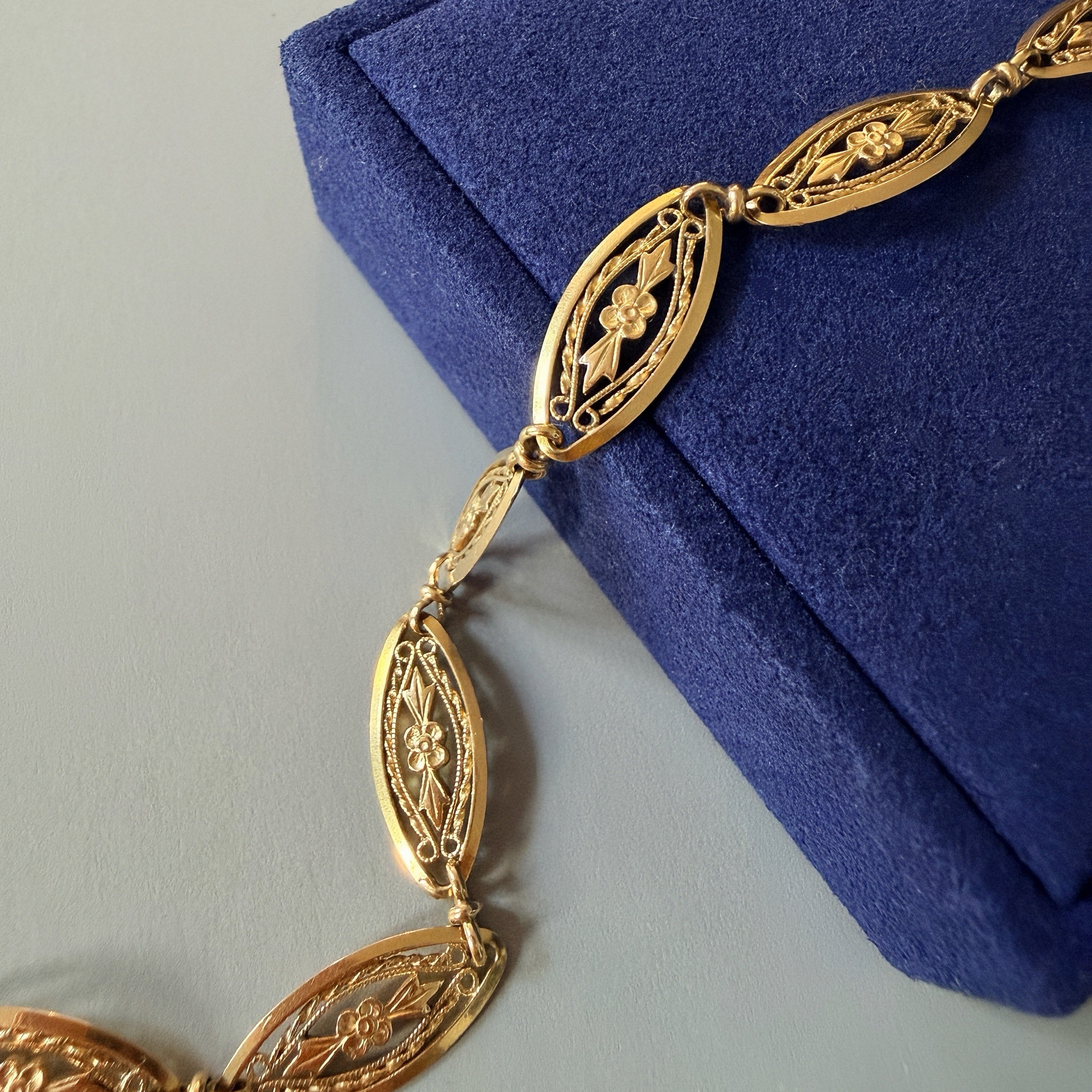 Art Nouveau French 18K gold flower link bracelet