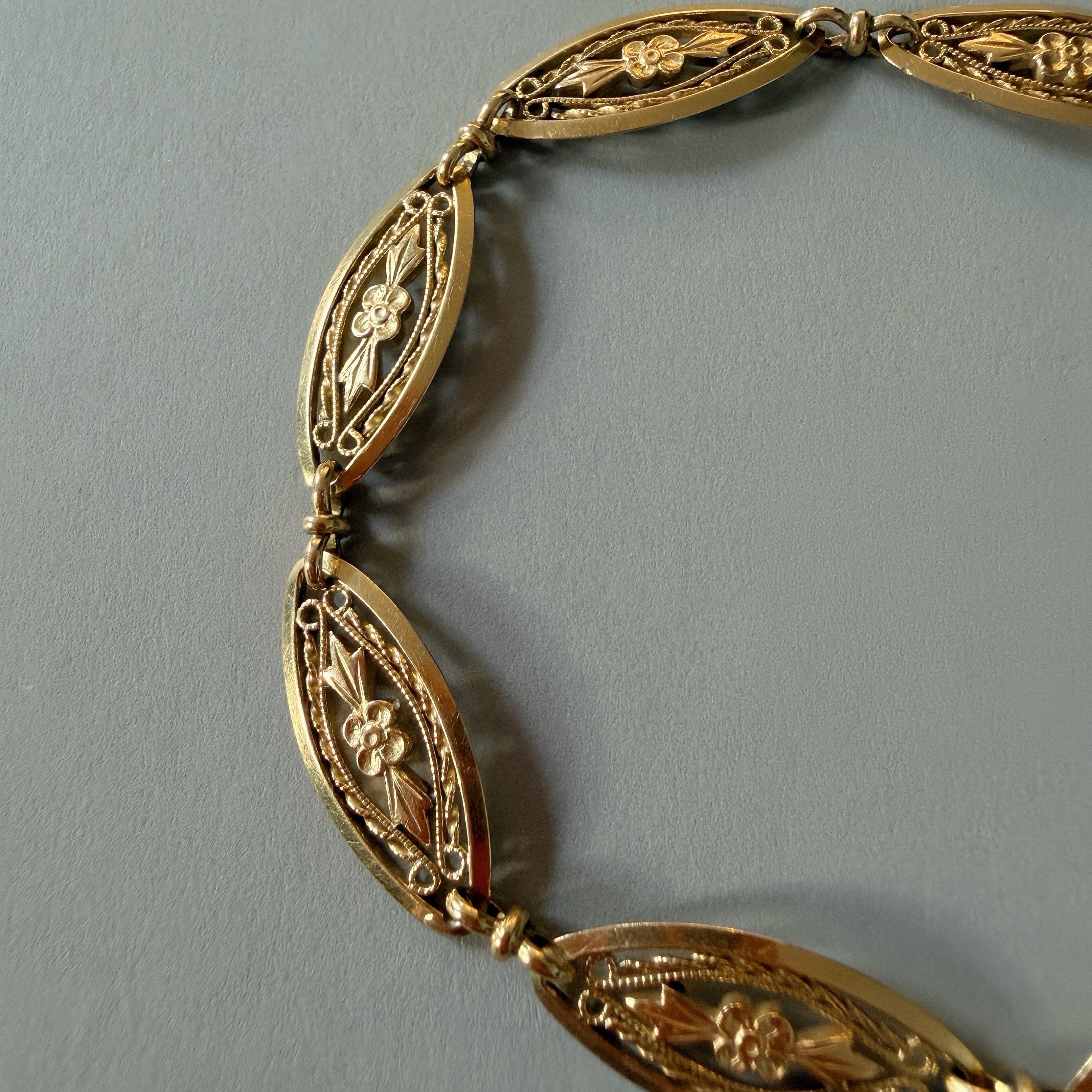 Art Nouveau French 18K gold flower link bracelet