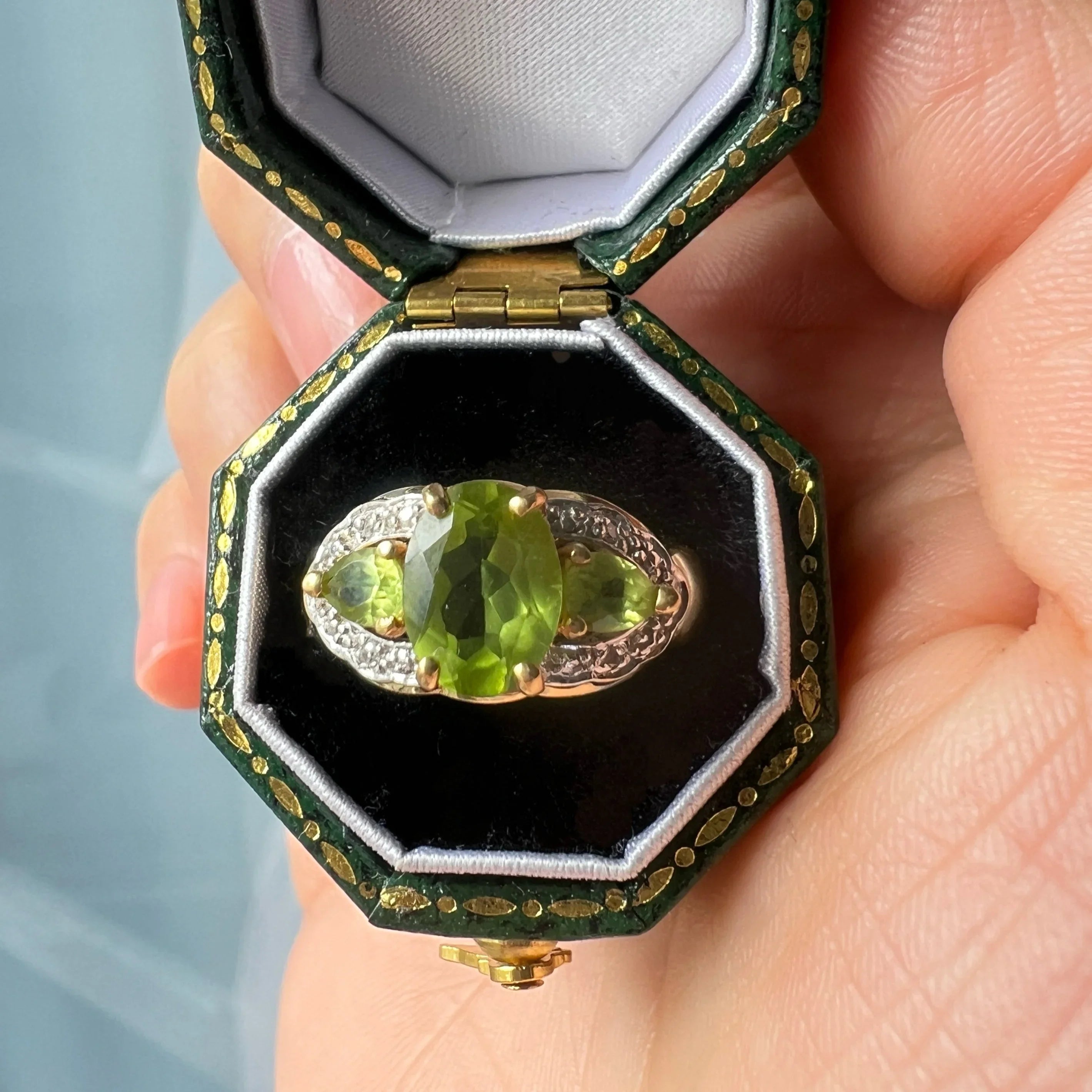 Antique 18K gold peridot diamond ring