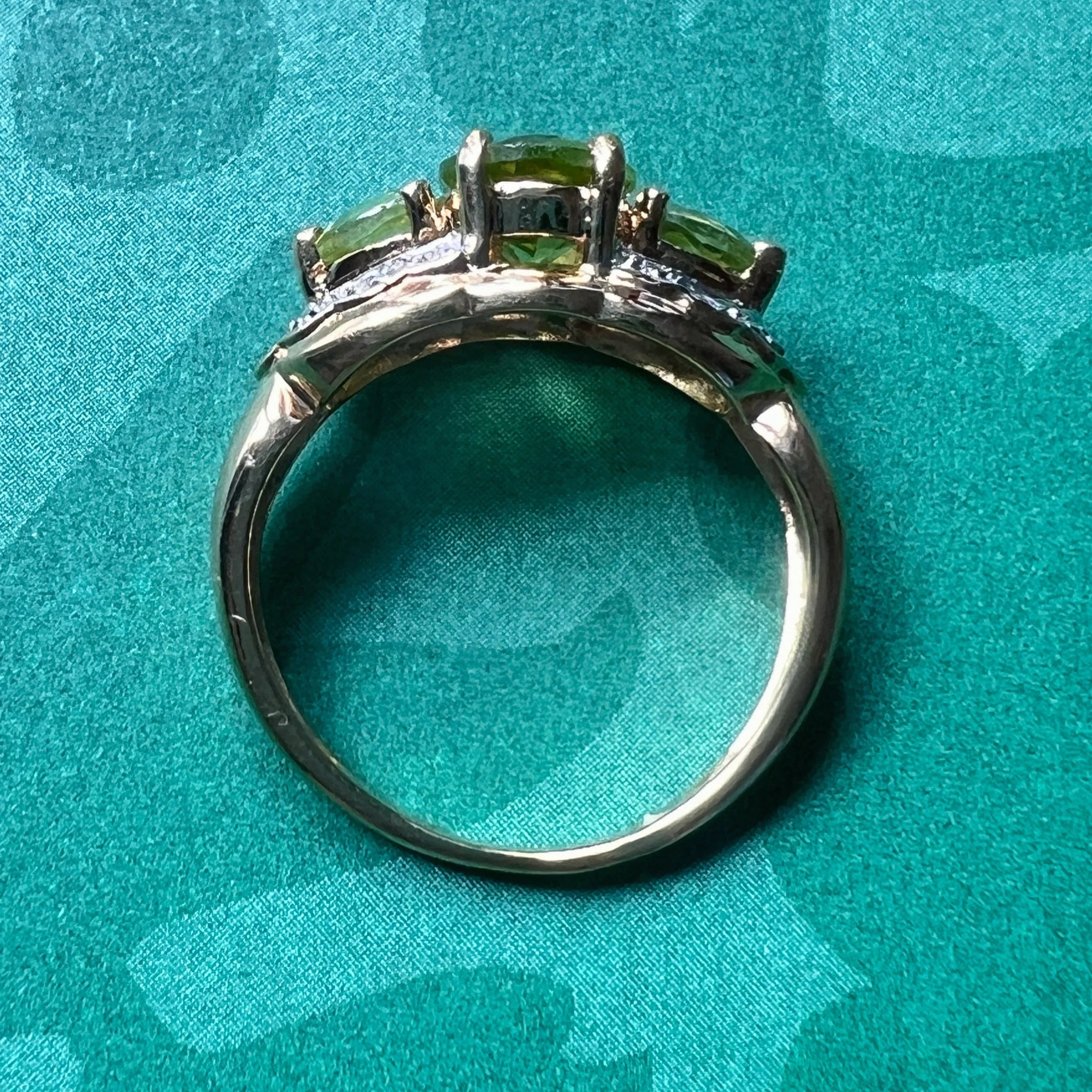 Antique 18K gold peridot diamond ring