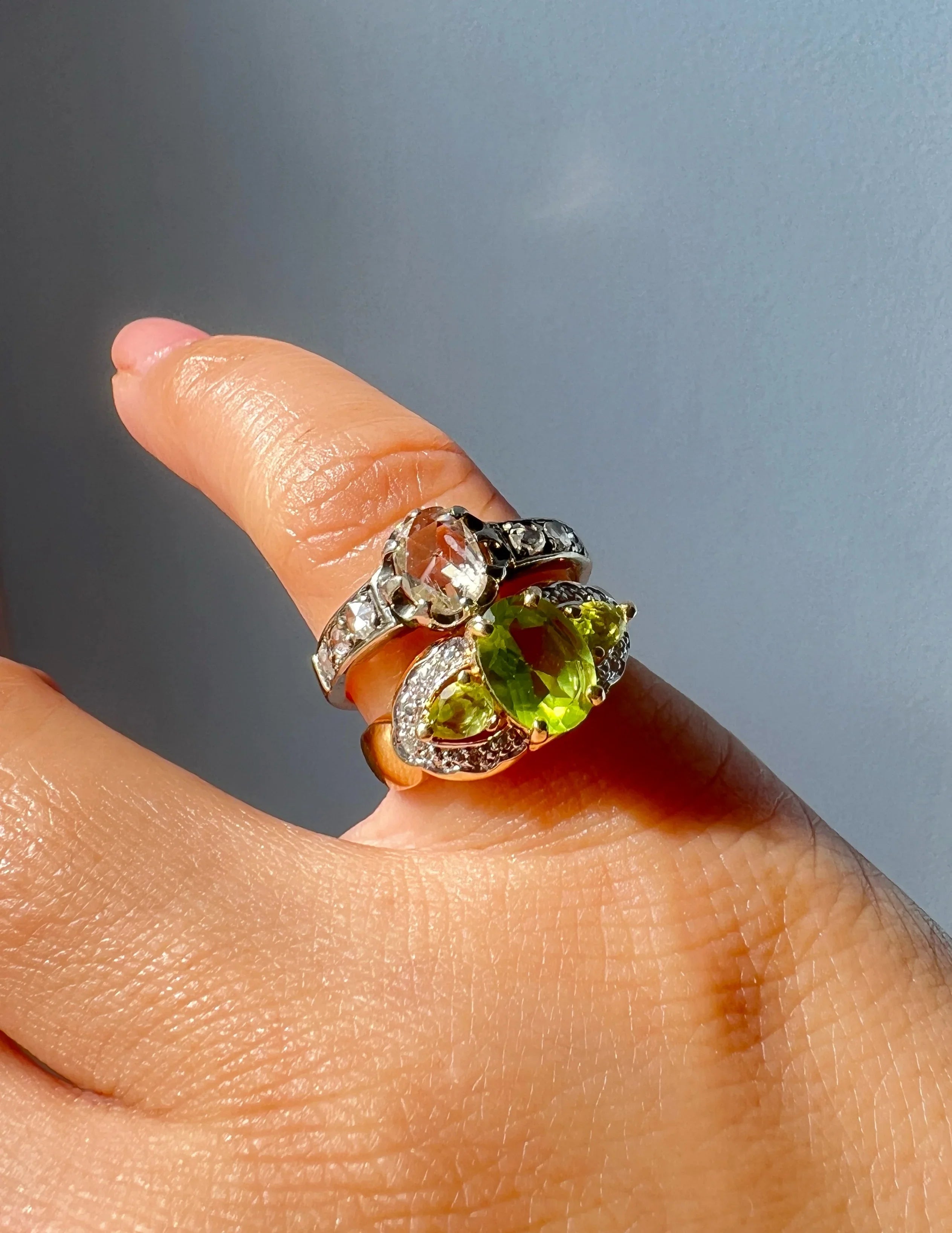 Antique 18K gold peridot diamond ring