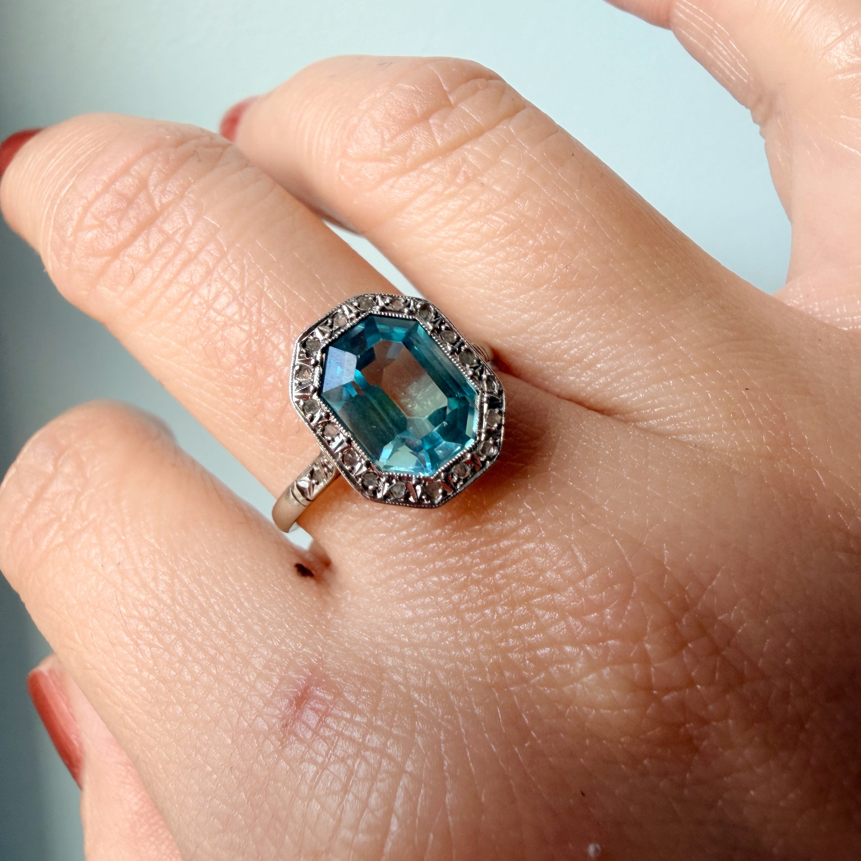 Art Deco 18K gold Synthetic blue sapphire diamond ring