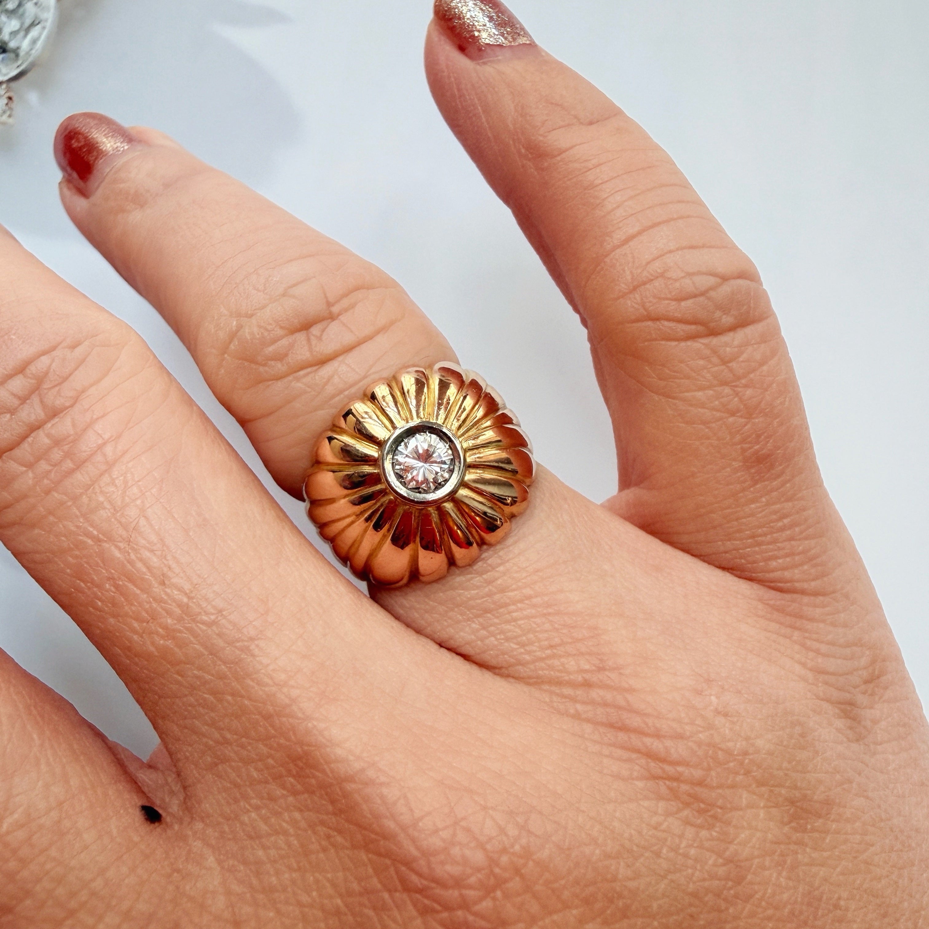 Vintage Retro Mid-Century 18K Gold Diamond Daisy Ring