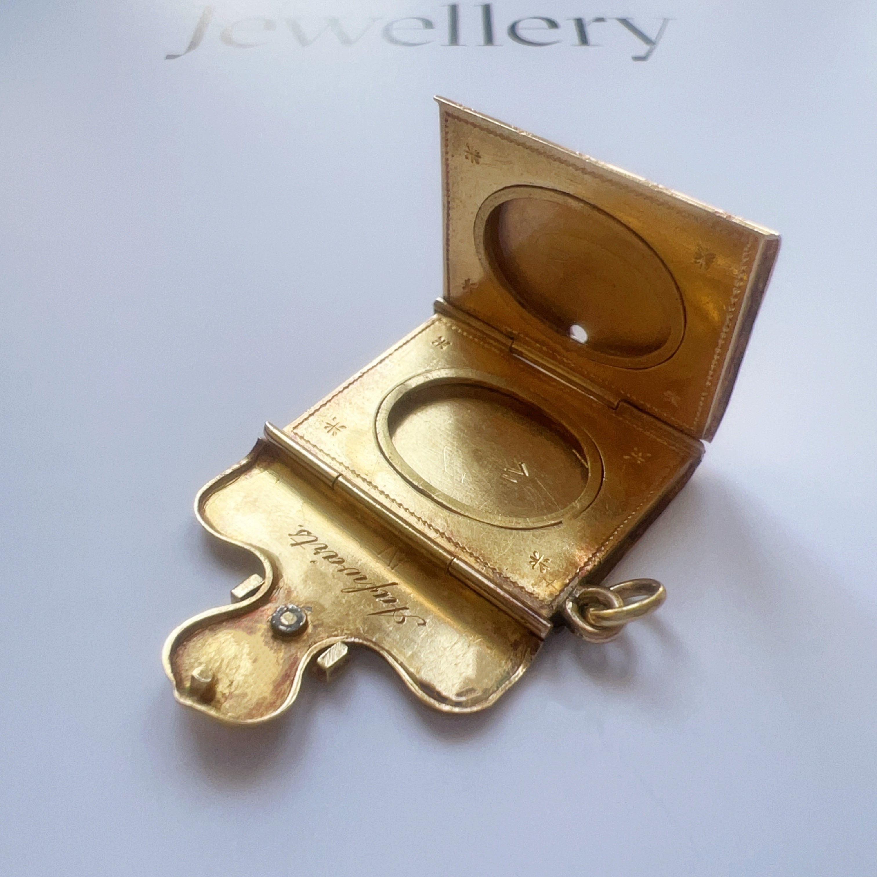 Victorian 18K Yellow Gold natural pearl Purse Locket Pendant