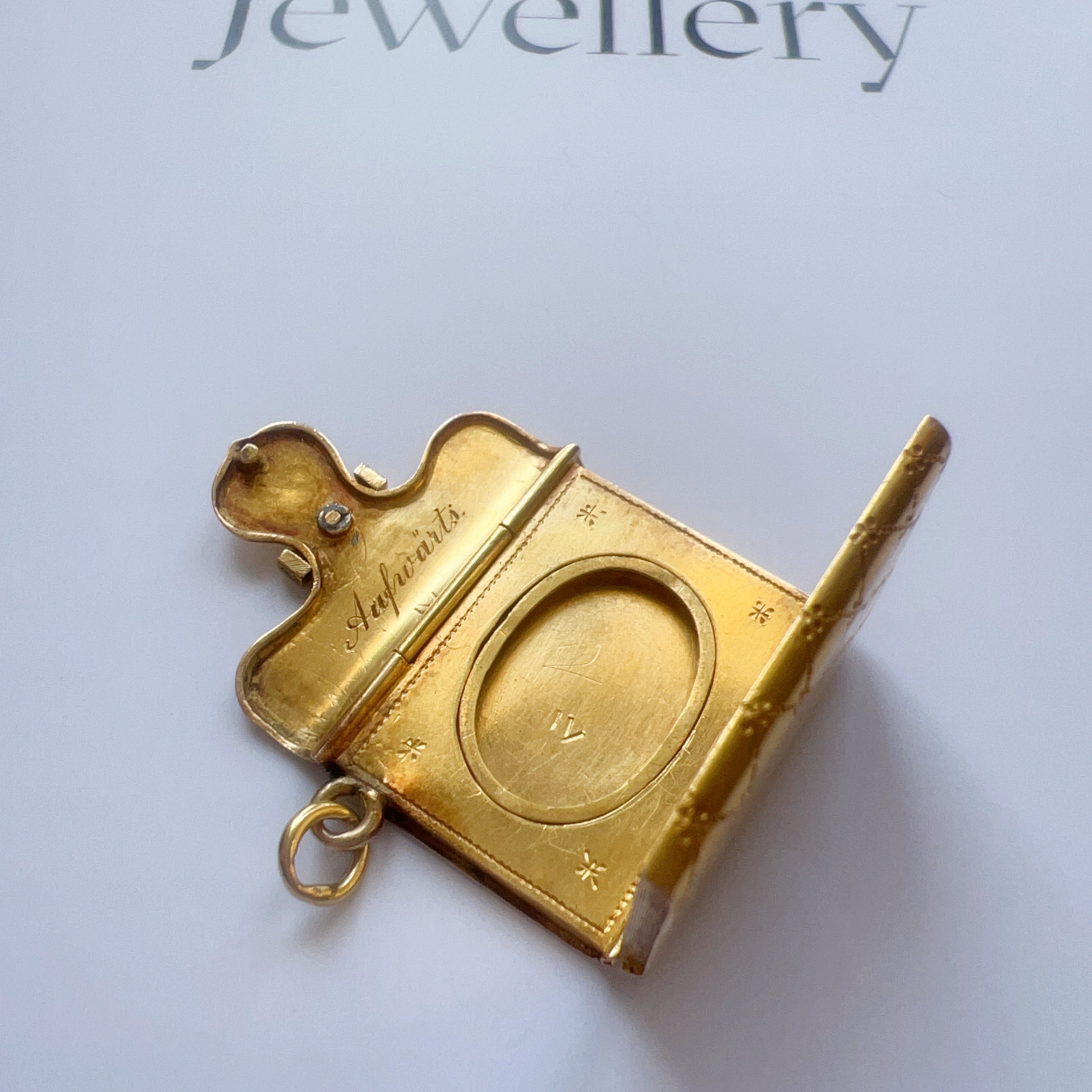 Victorian 18K Yellow Gold natural pearl Purse Locket Pendant