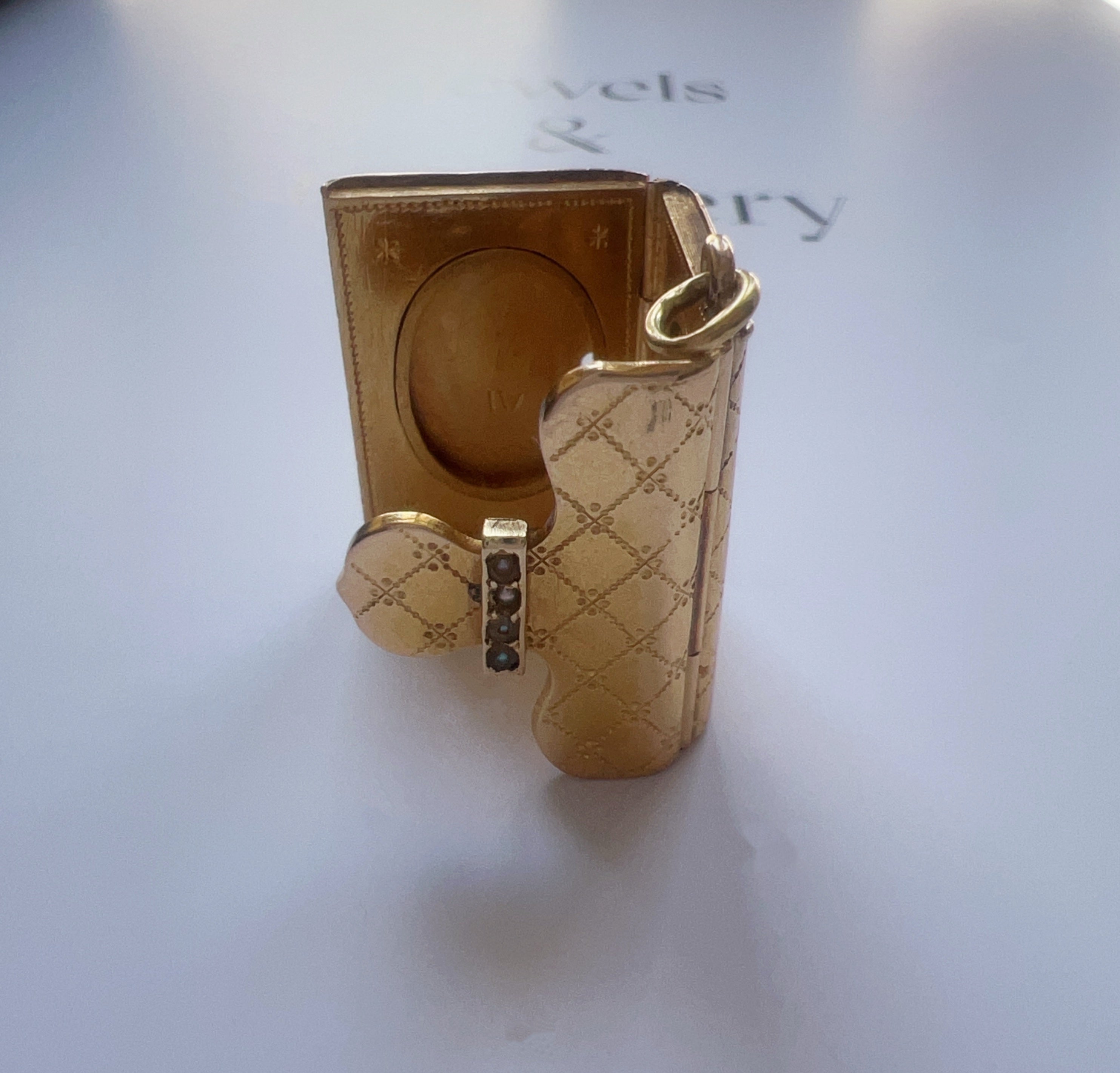 Victorian 18K Yellow Gold natural pearl Purse Locket Pendant