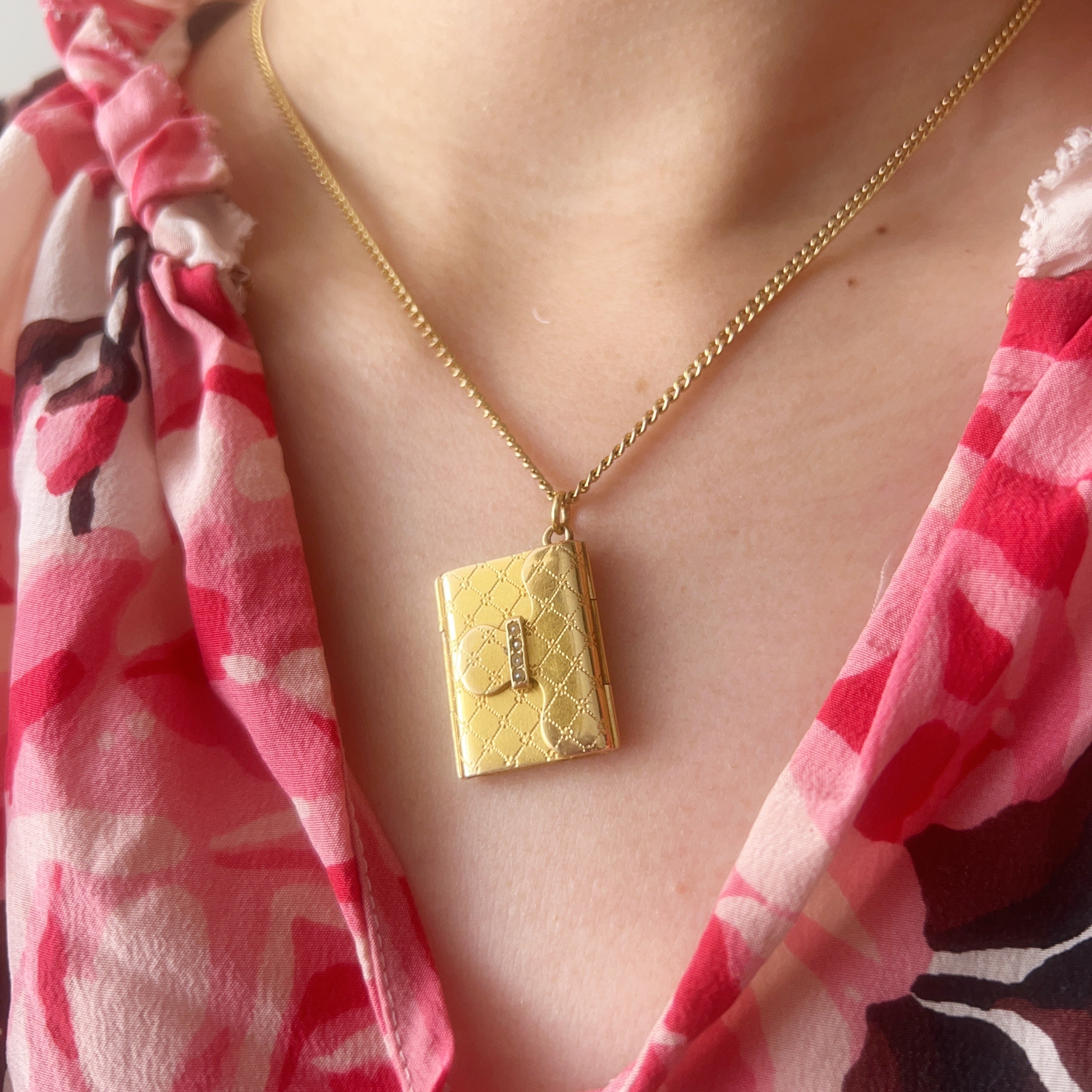 Victorian 18K Yellow Gold natural pearl Purse Locket Pendant