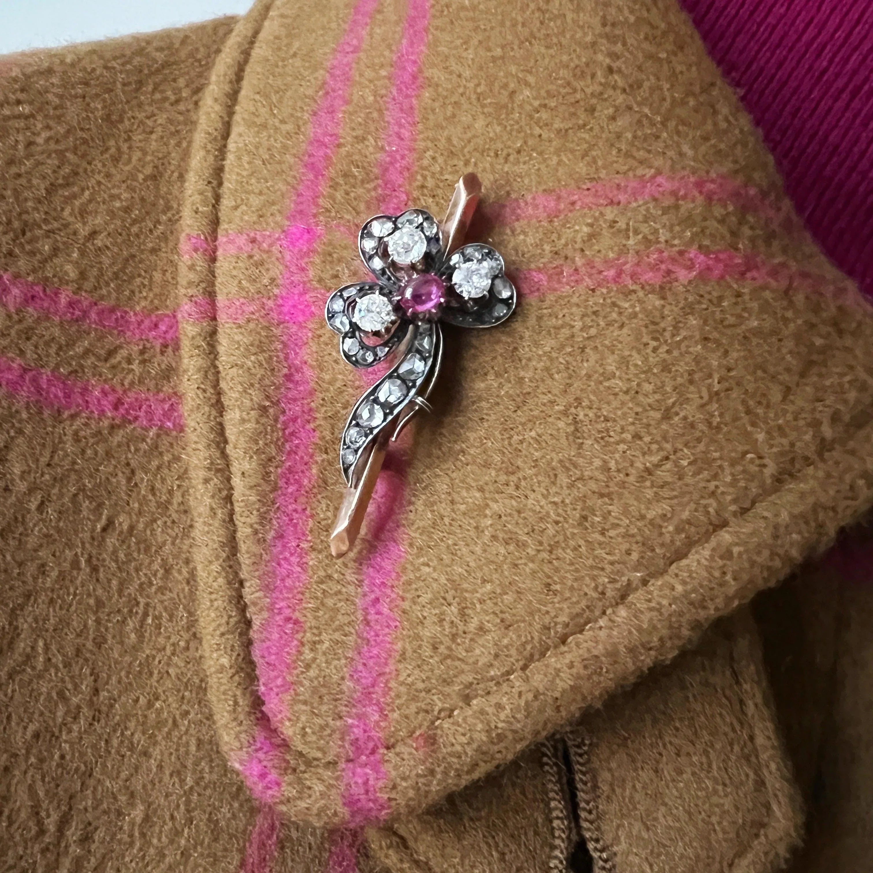 Victorian era 14k gold diamond ruby shamrock brooch - Curiously timeless